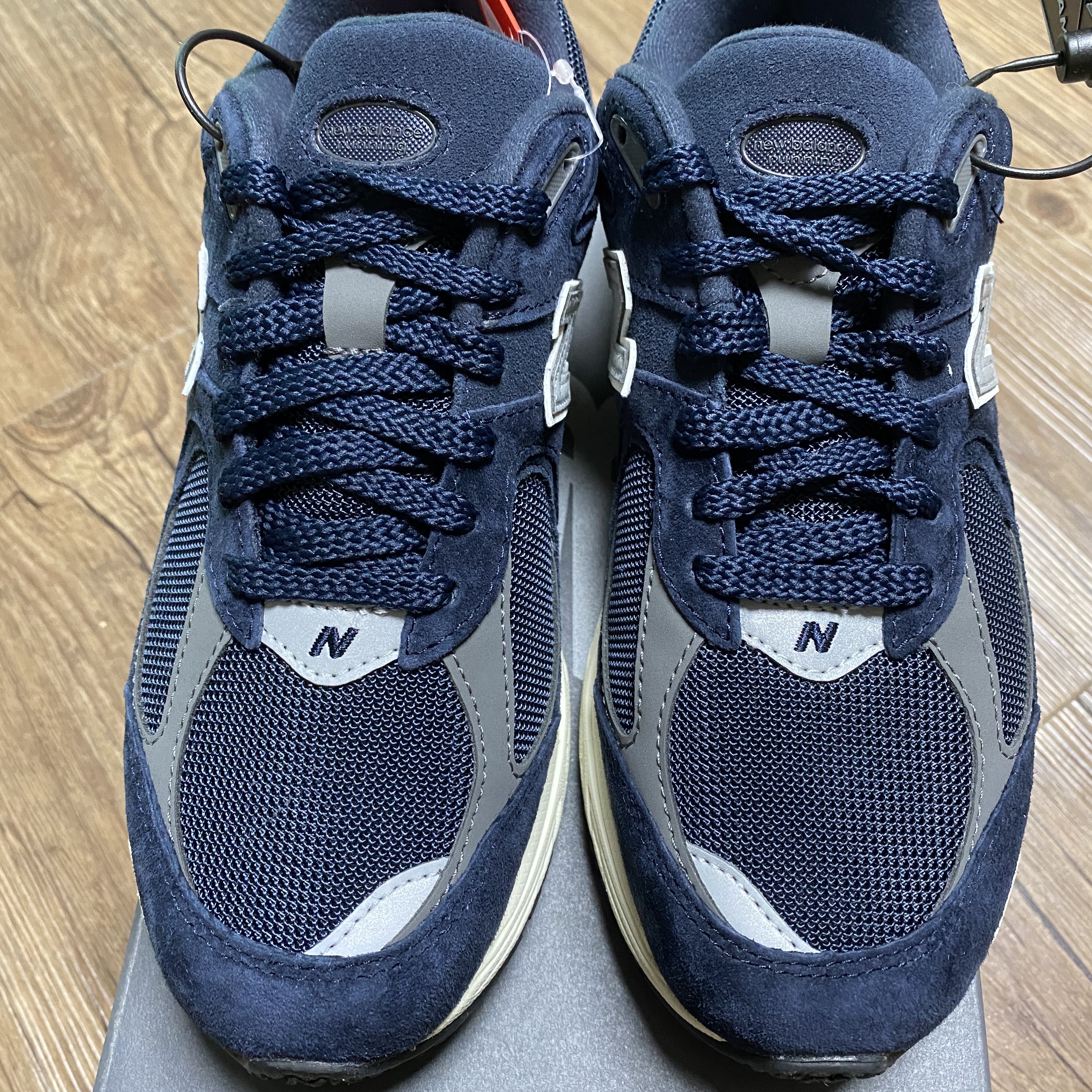 New Balance 2002R Eclipse Castlerock 착용 스타일 - 3