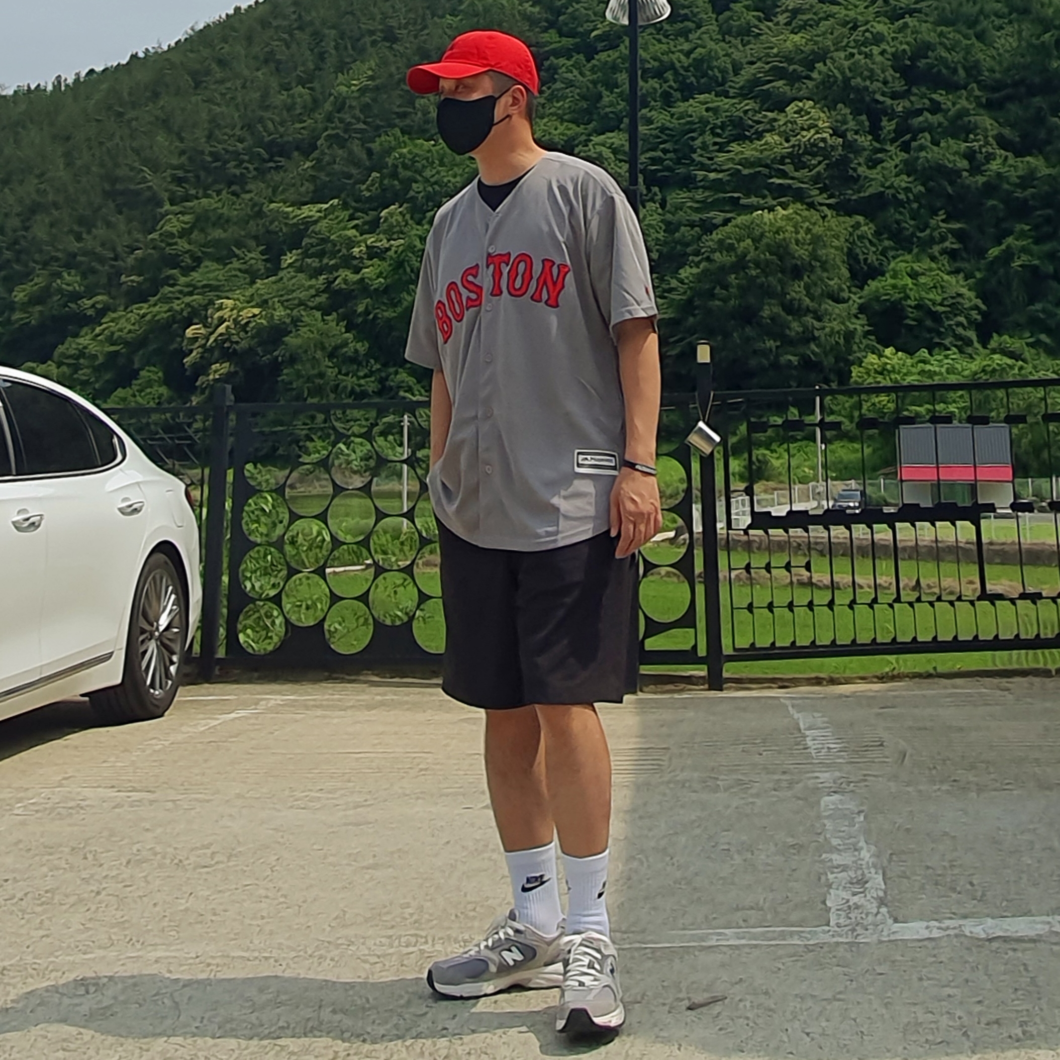 New Balance 530 Gray, Jordan Jumpman Heritage 86 Washed Cap Gym Red 착용 스타일 - 1