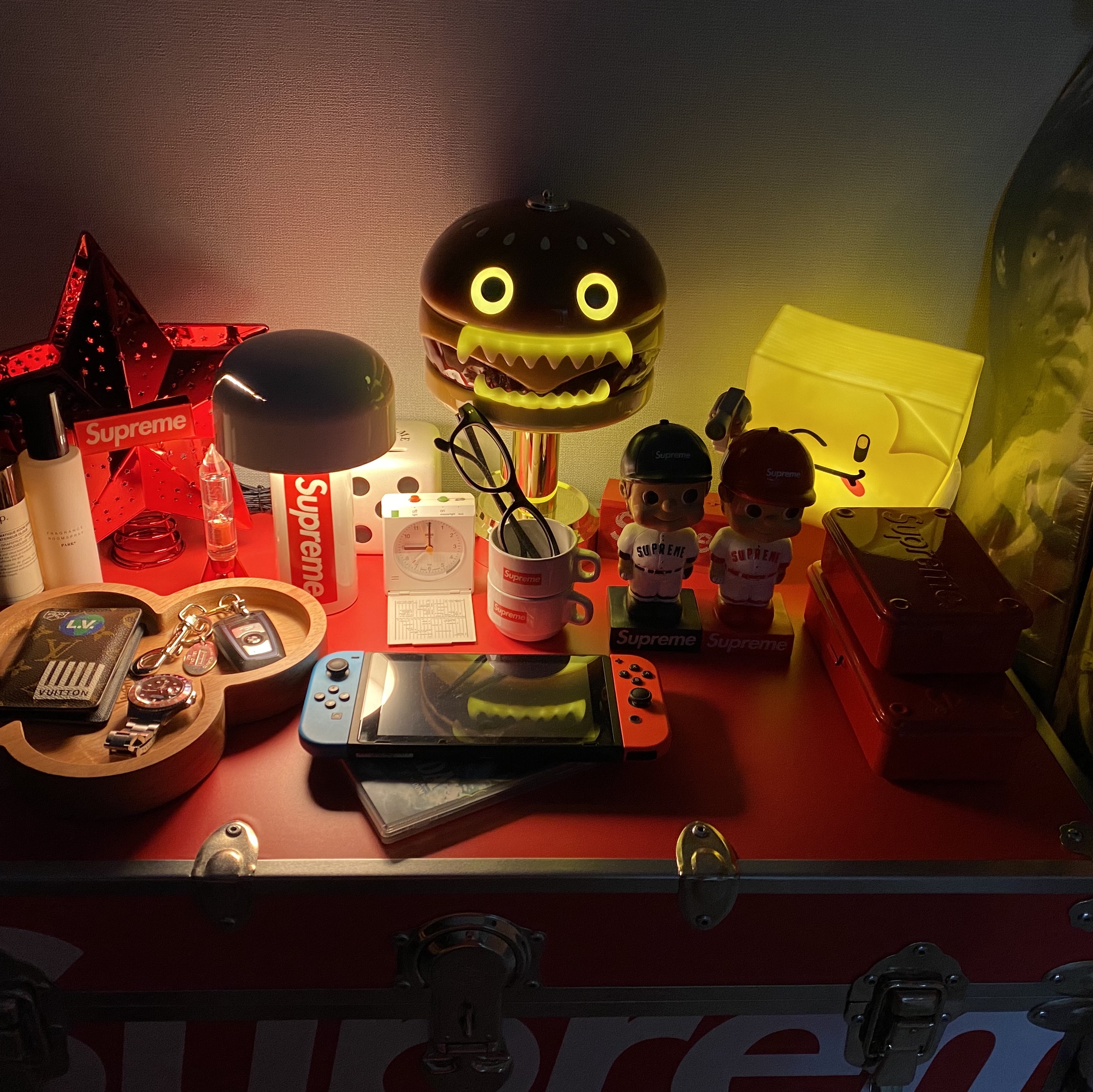 Supreme Rhino Trunk Red - 22SS, Supreme Sticky Note Molded Lamp Yellow - 22SS ์ฐฉ์ฉ ์คํ์ผ