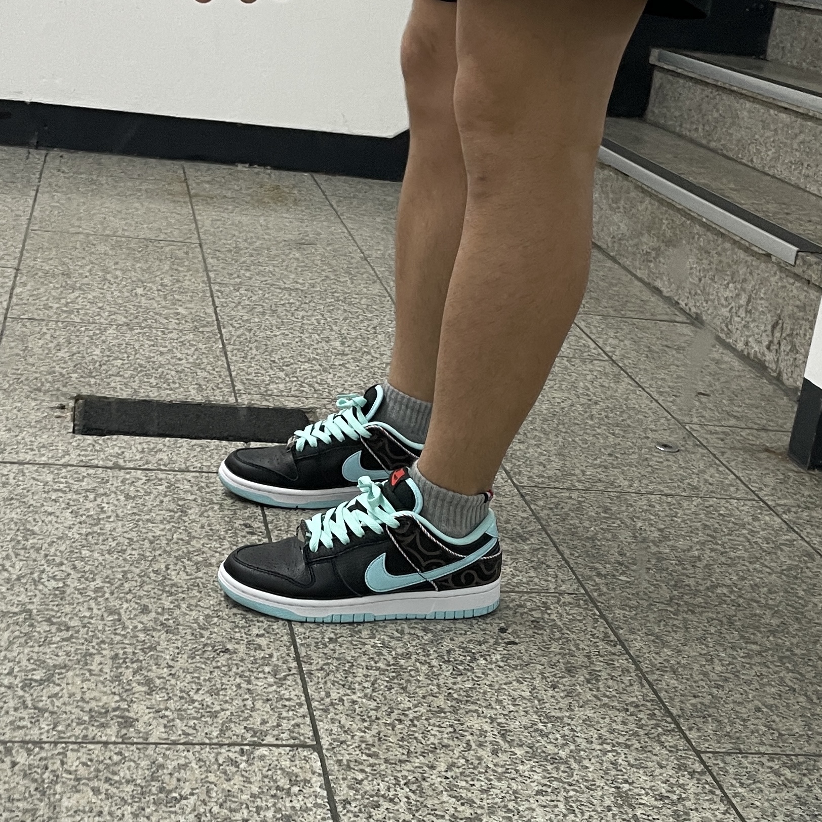 Nike Dunk Low Retro SE Barber Shop Black 착용 스타일