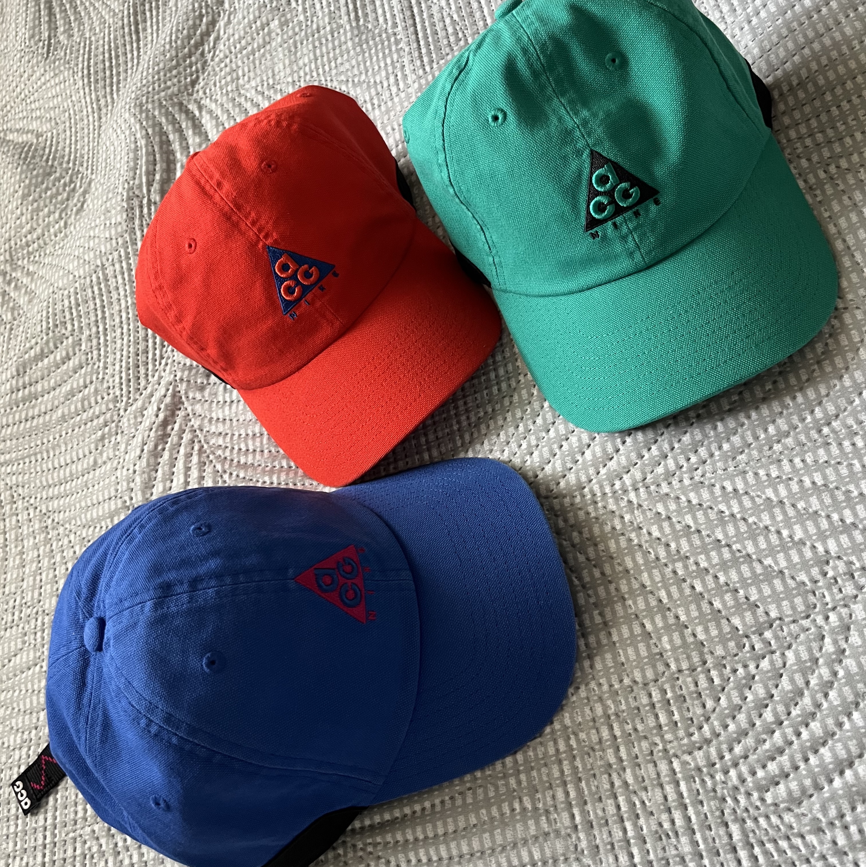 Nike ACG H86 Cap Neptune Green, Nike ACG H86 Cap Habanero Red 착용 스타일