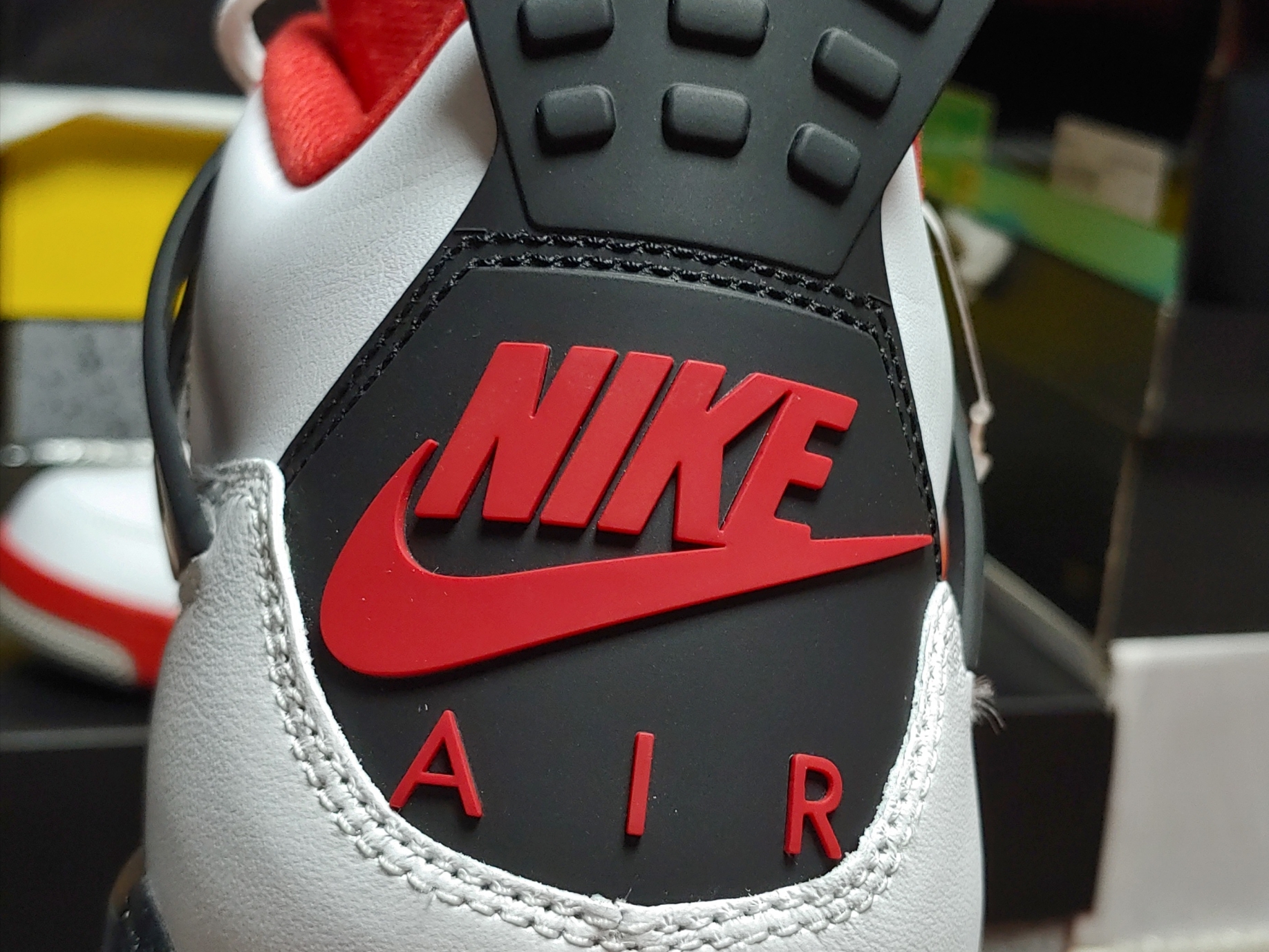 Jordan 4 Retro OG Fire Red 2020 착용 스타일 - 2