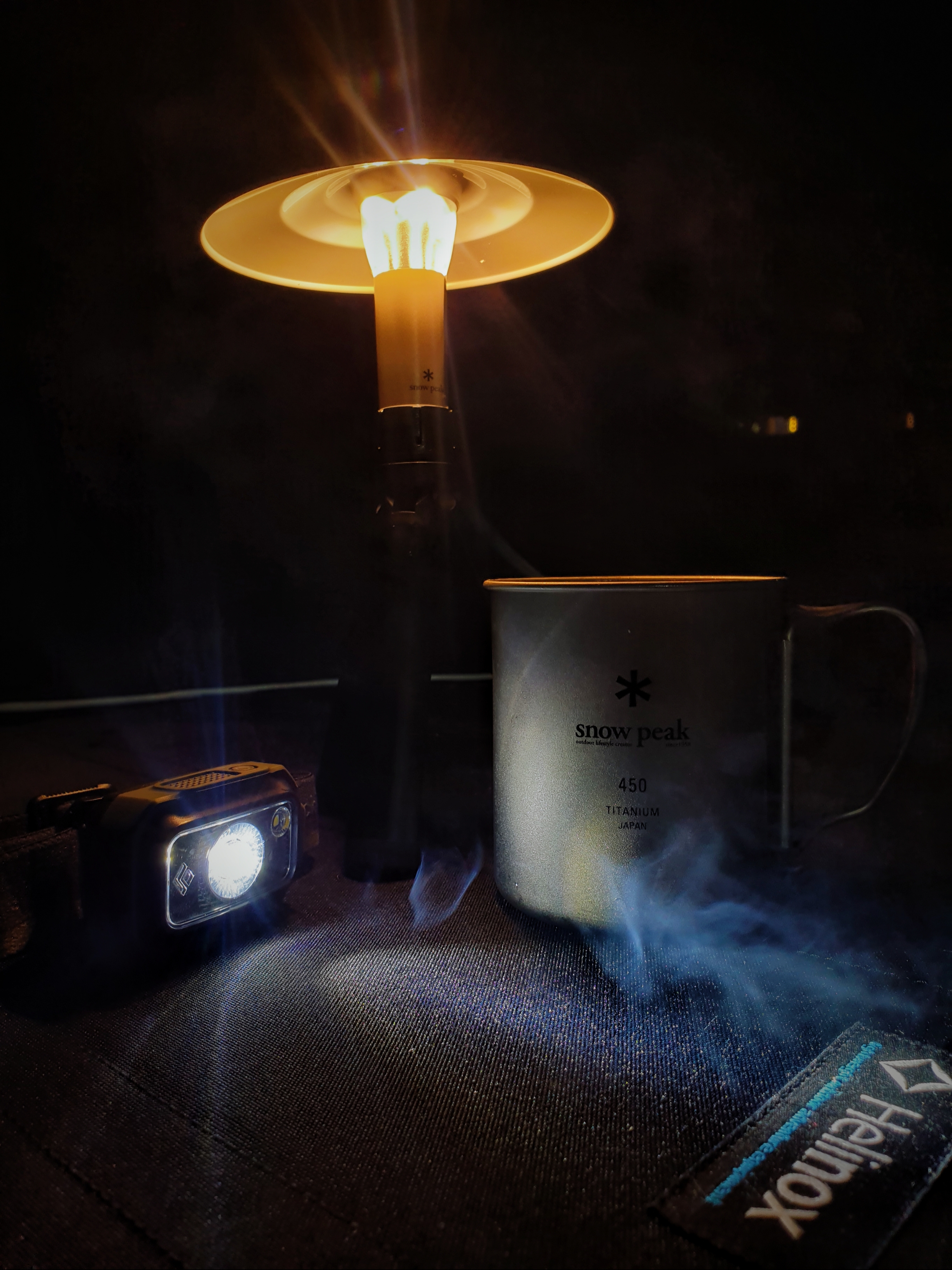 Snow Peak Titanium Single Mug 450, Helinox Table One Hard Top L Black 착용 스타일