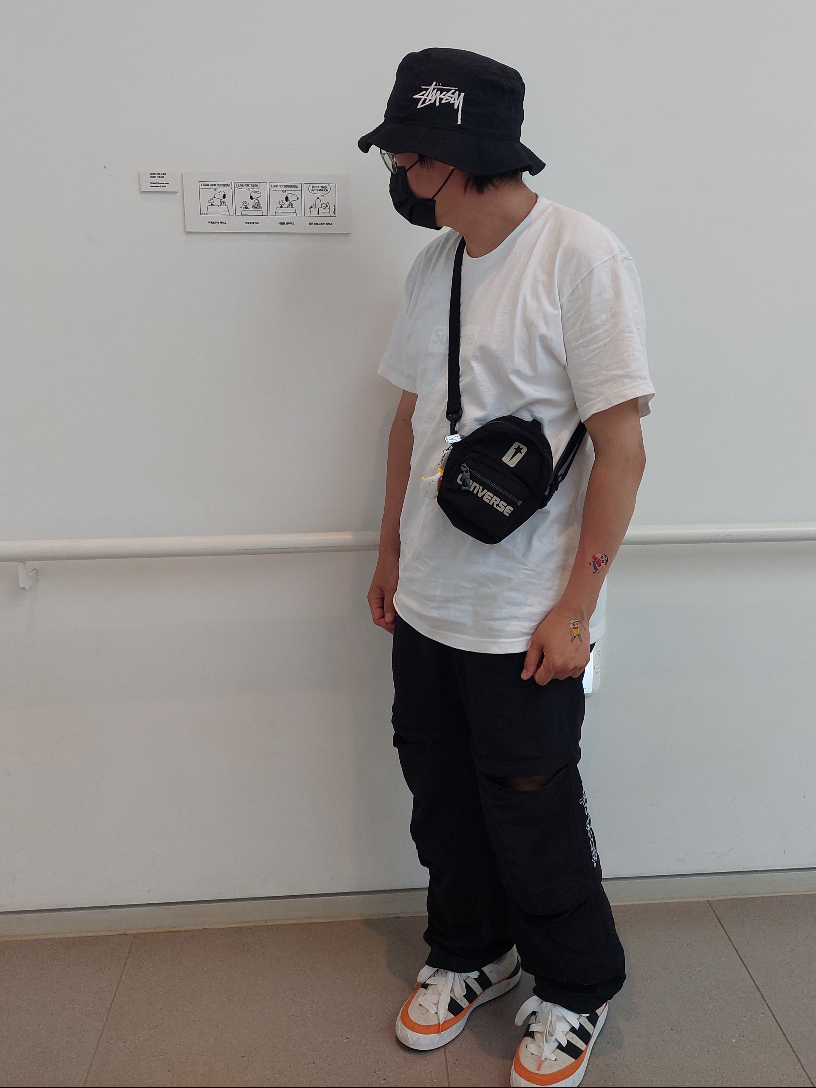 Supreme Tonal Box Logo T-Shirt White - 23SS, Supreme x The North Face Trekking Zip-Off Belted Pants Stone - 22SS 착용 스타일