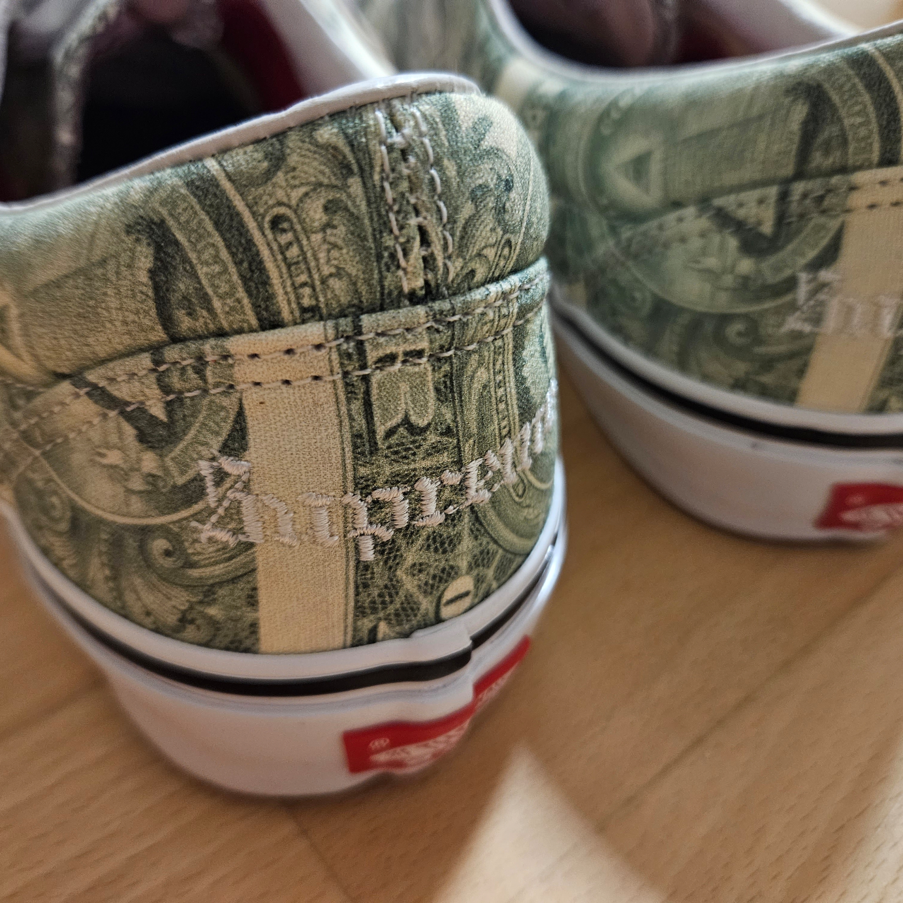 Vans x Supreme Era Dollar Green 착용 스타일 - 1