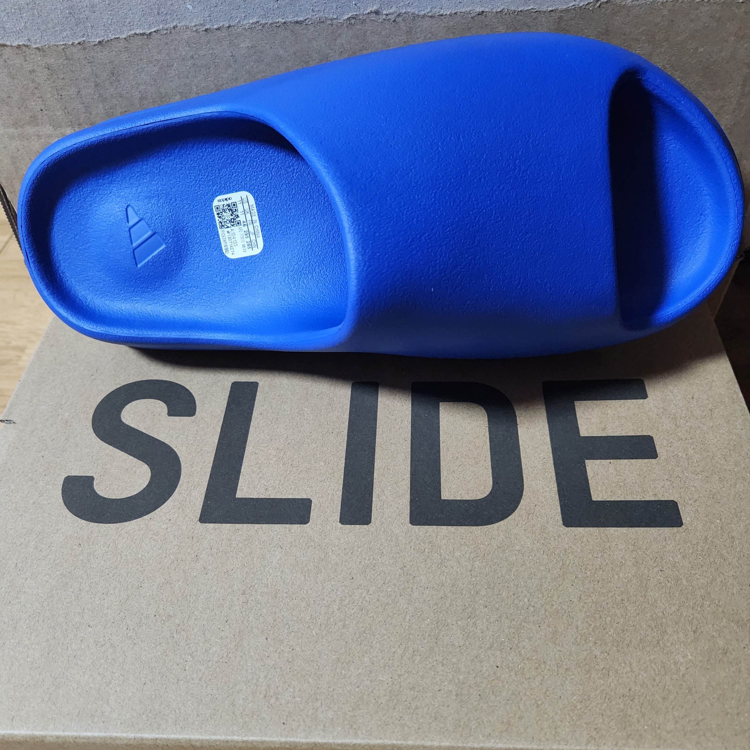 Adidas Yeezy Slide Azure 착용 스타일