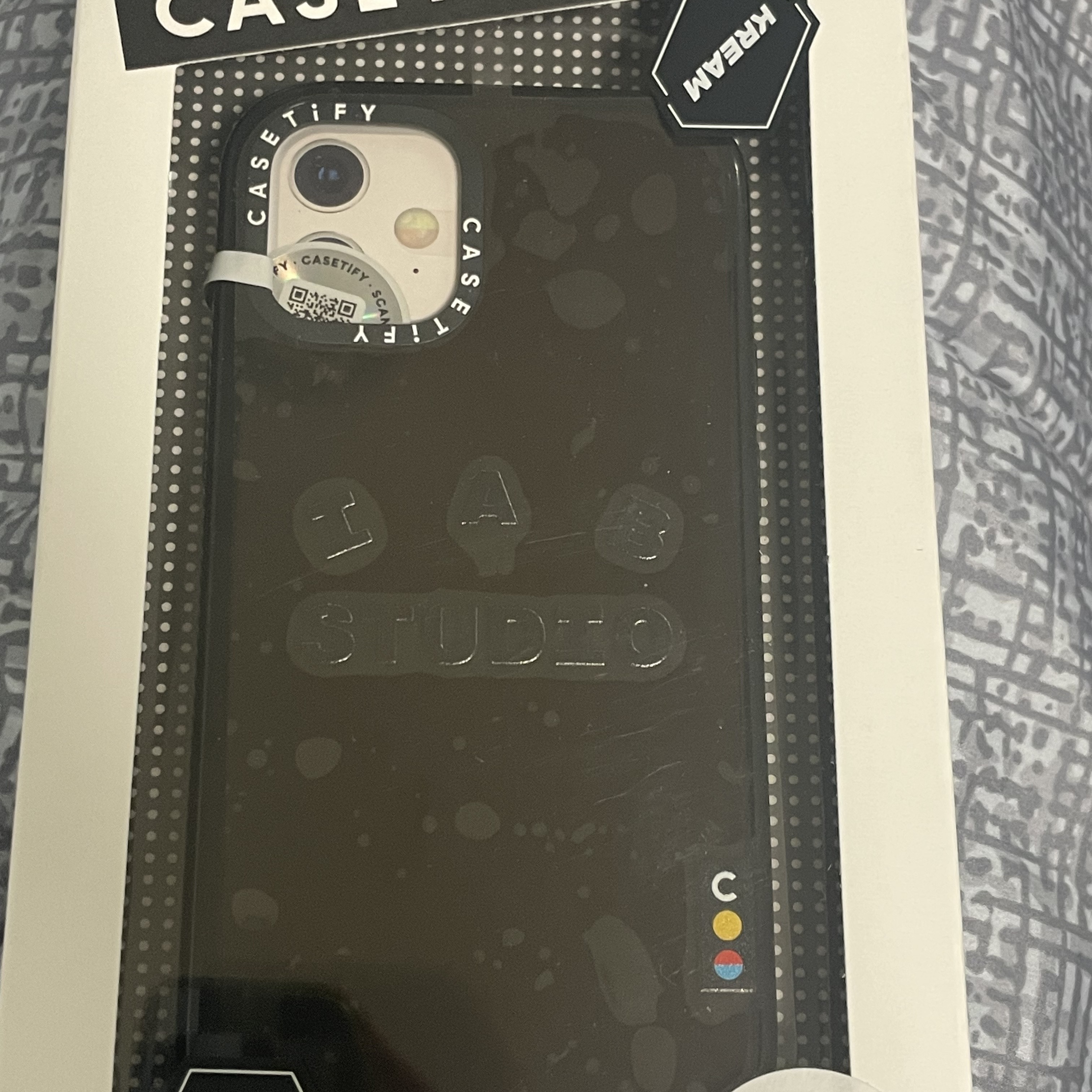 Casetify x IAB Studio iPhone Black Logo Impact Case Black 착용 스타일