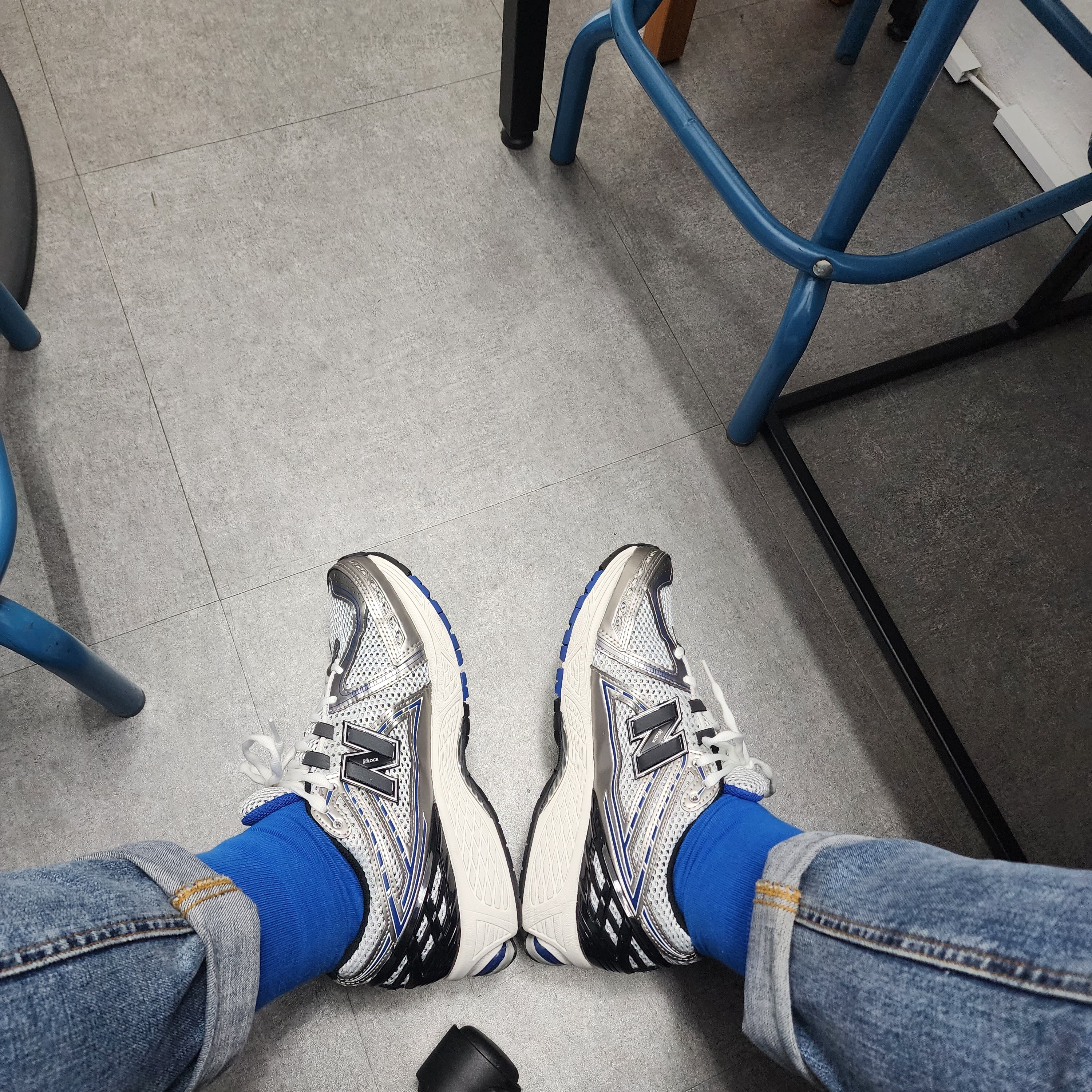 New Balance 1906R Silver Metallic 착용 스타일
