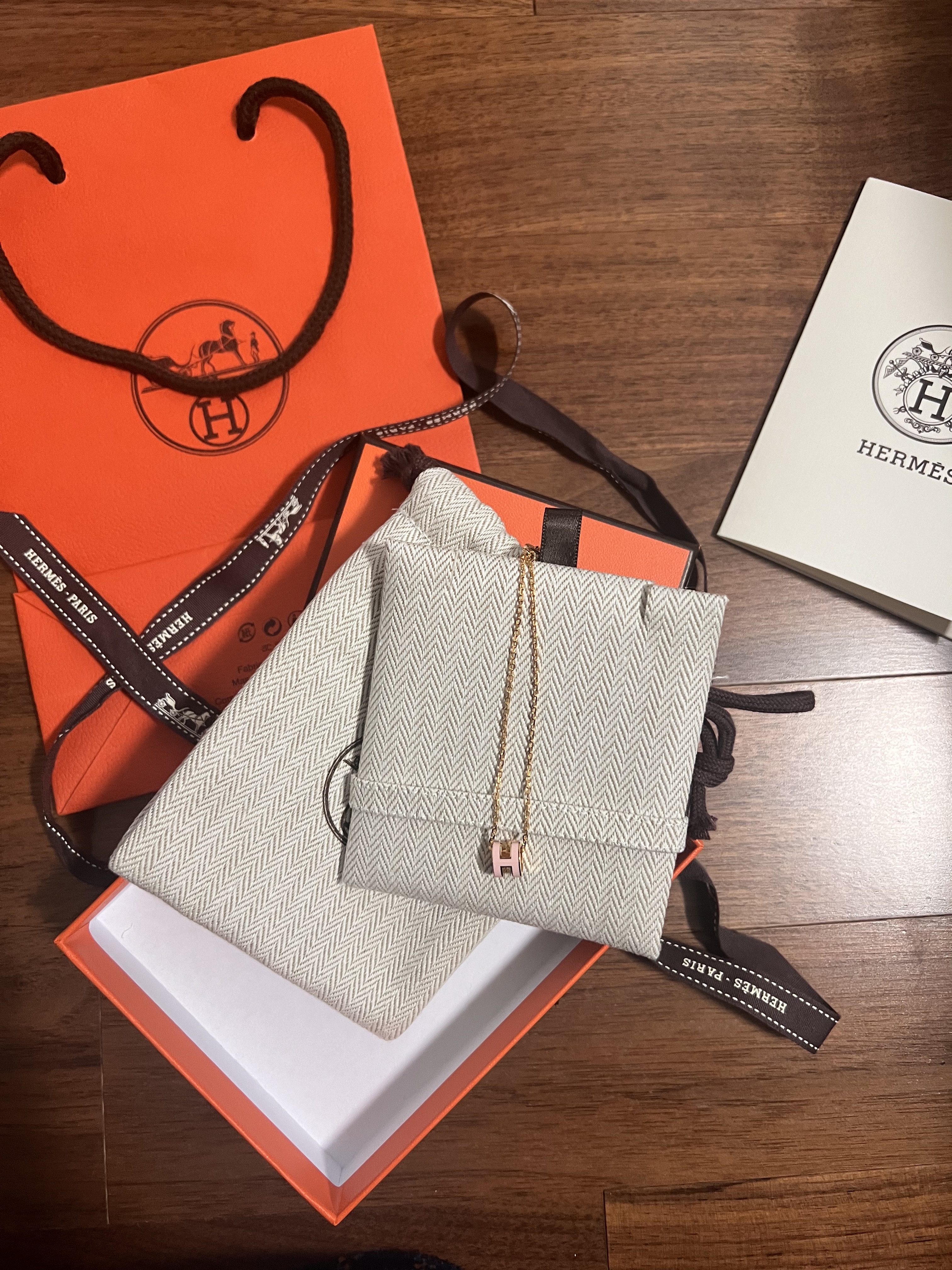 (W) Hermes Mini Pop H Pendant Rose Gold & Rose Dragee 착용 스타일