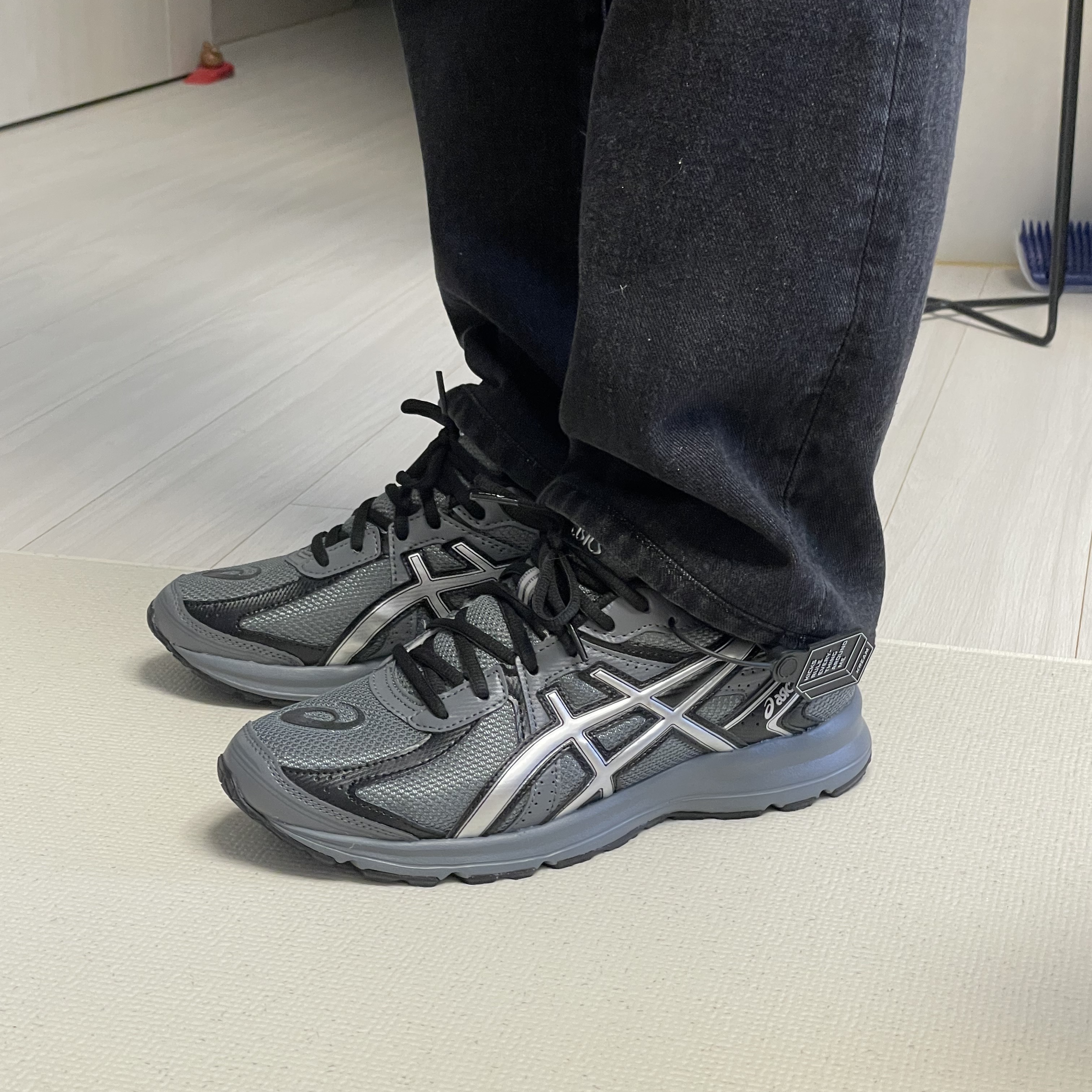 Asics Jog 100 S Steel Grey - 2E Wide 착용 스타일 - 2