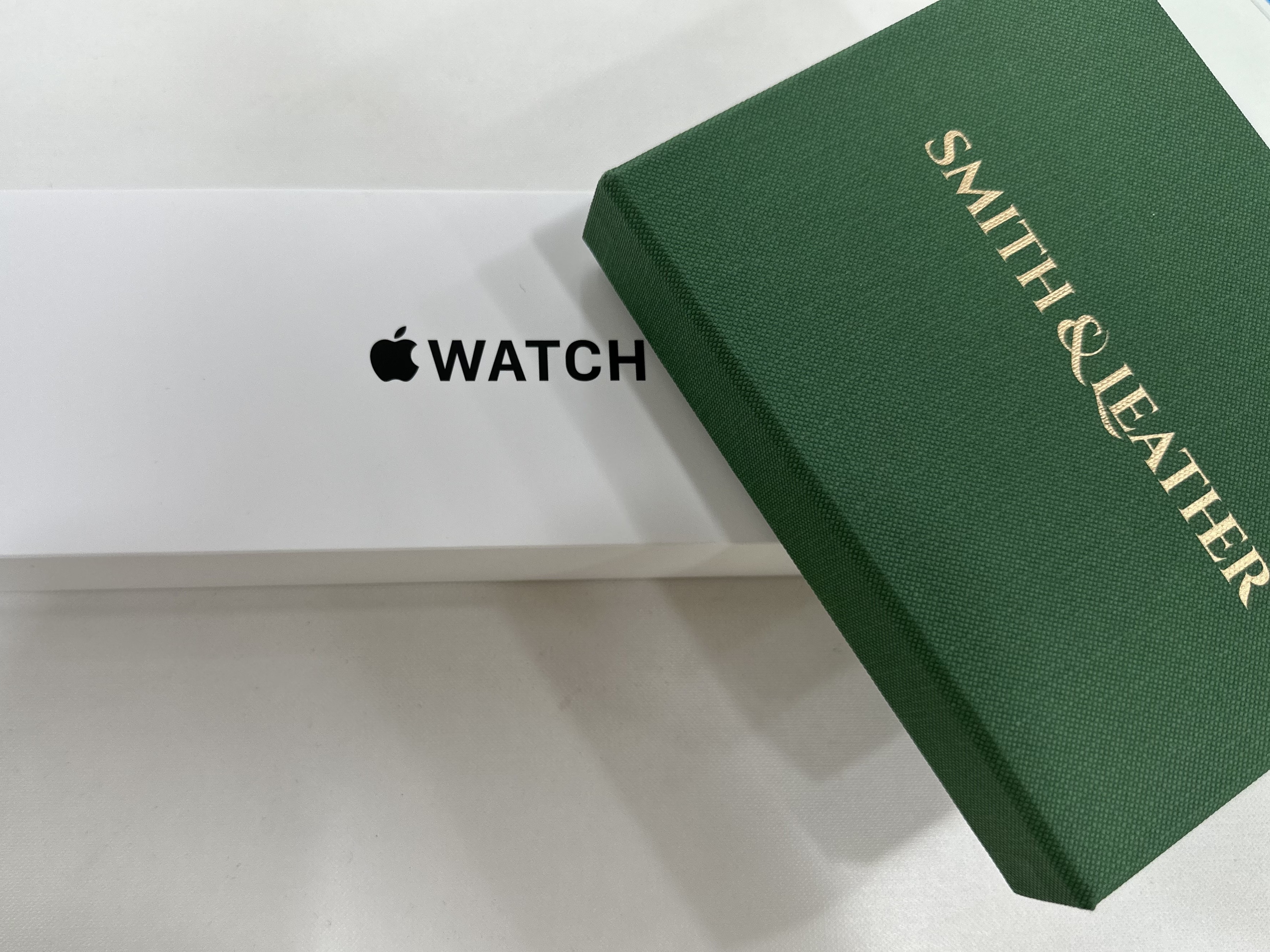 Apple Watch SE 40mm GPS Silver Aluminum Case with Sport Band White (Korean Ver.) 착용 스타일 - 1