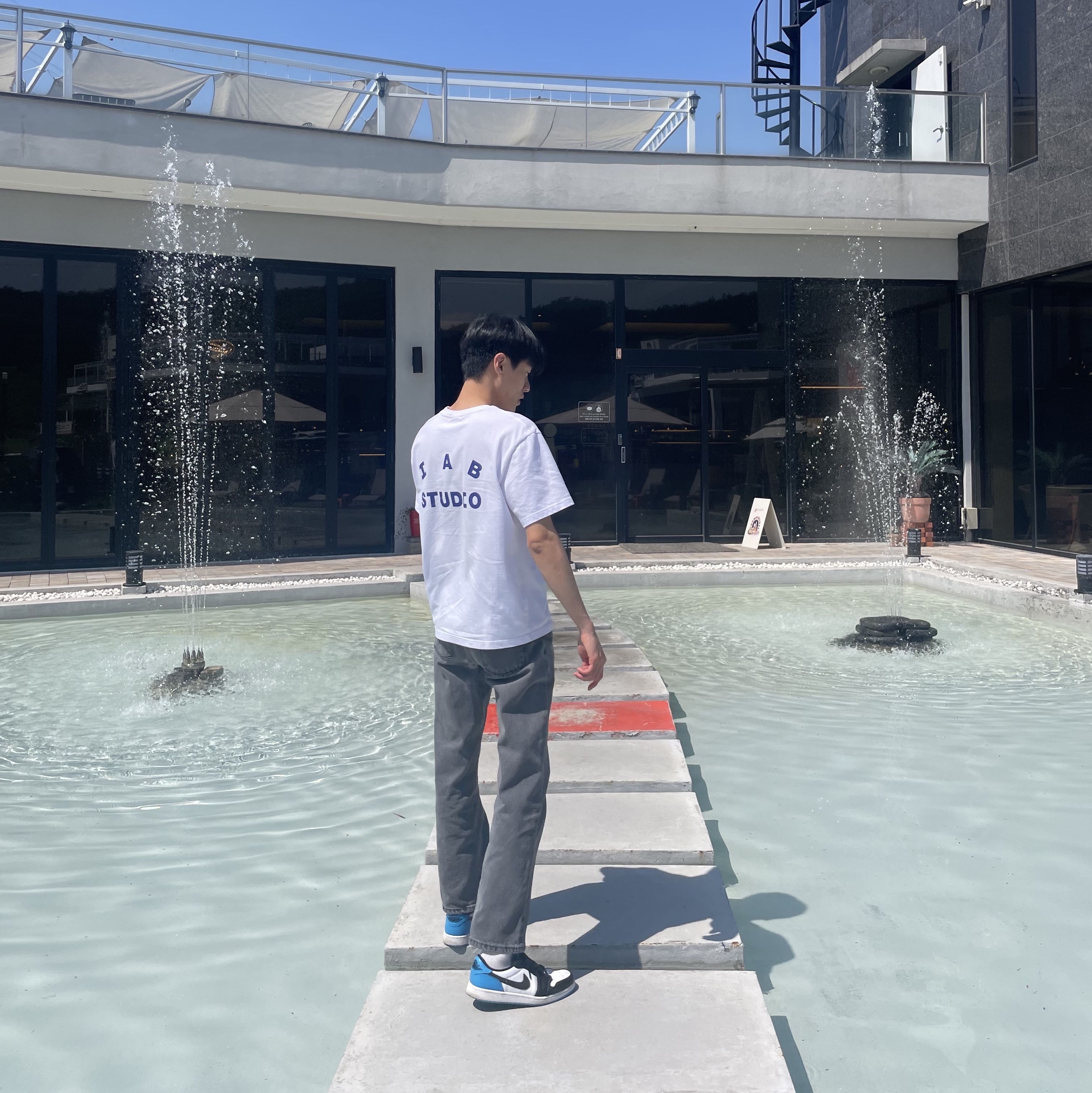 Jordan 1 Retro Low OG Black and Dark Powder Blue, IAB Studio T-Shirt White Navy - 22FW 착용 스타일