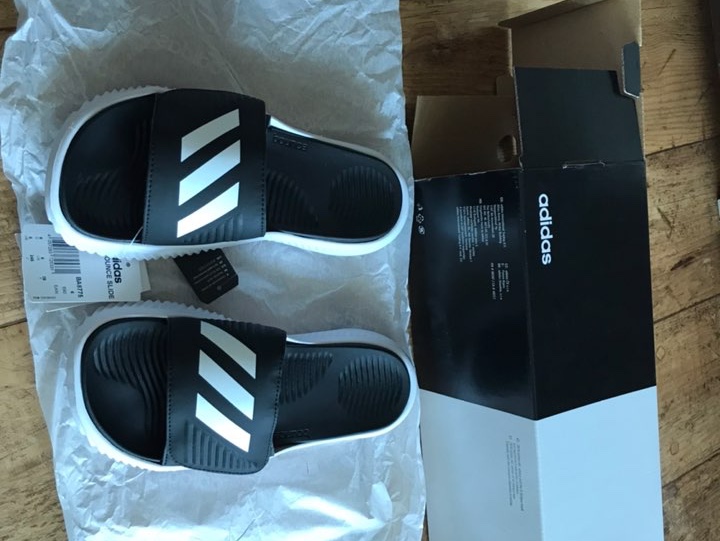 Adidas Alphabounce Slide Cloud White Core Black, Adidas Alphabounce Slide Dark Blue 착용 스타일 - 1