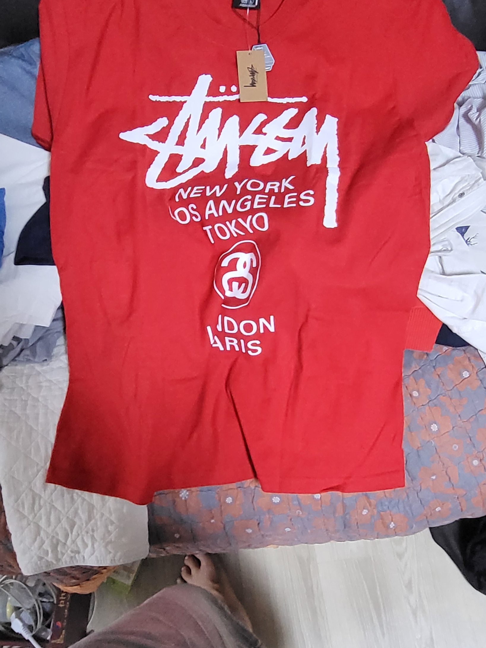 Stussy World Tour T-Shirt Dark Red 착용 스타일
