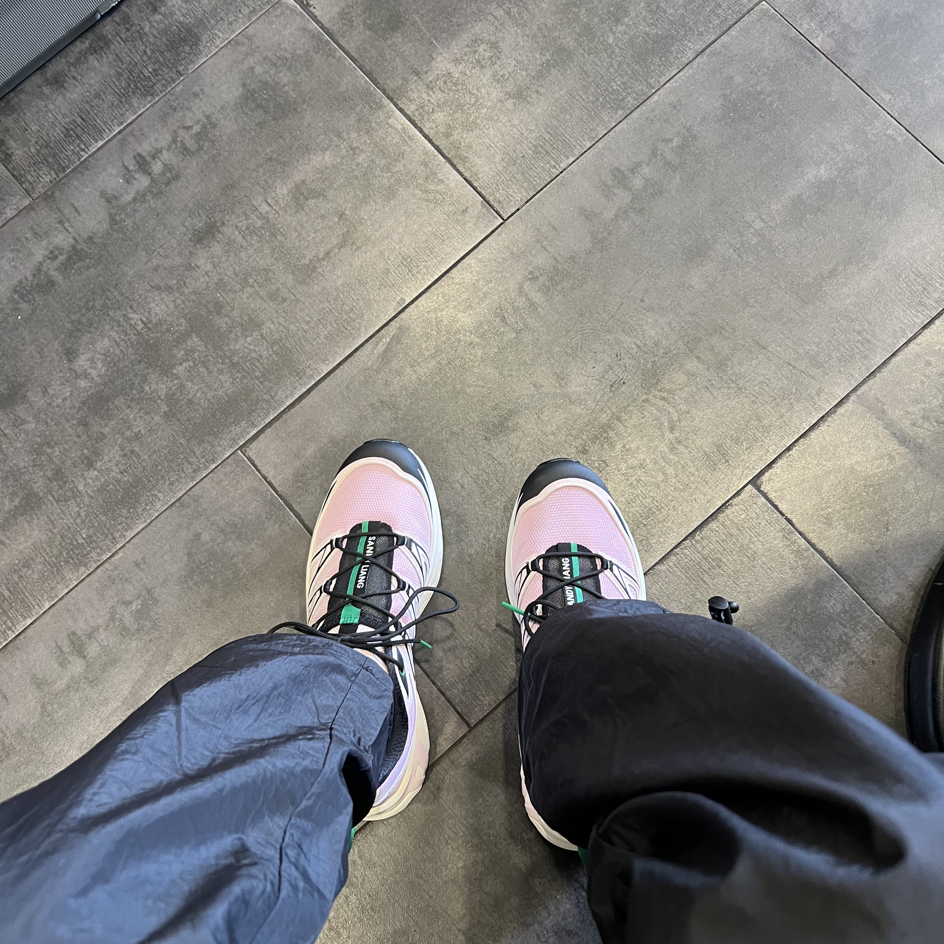 Salomon x Sandy Liang XT-6 Expanse Cradle Pink 착용 스타일 - 2
