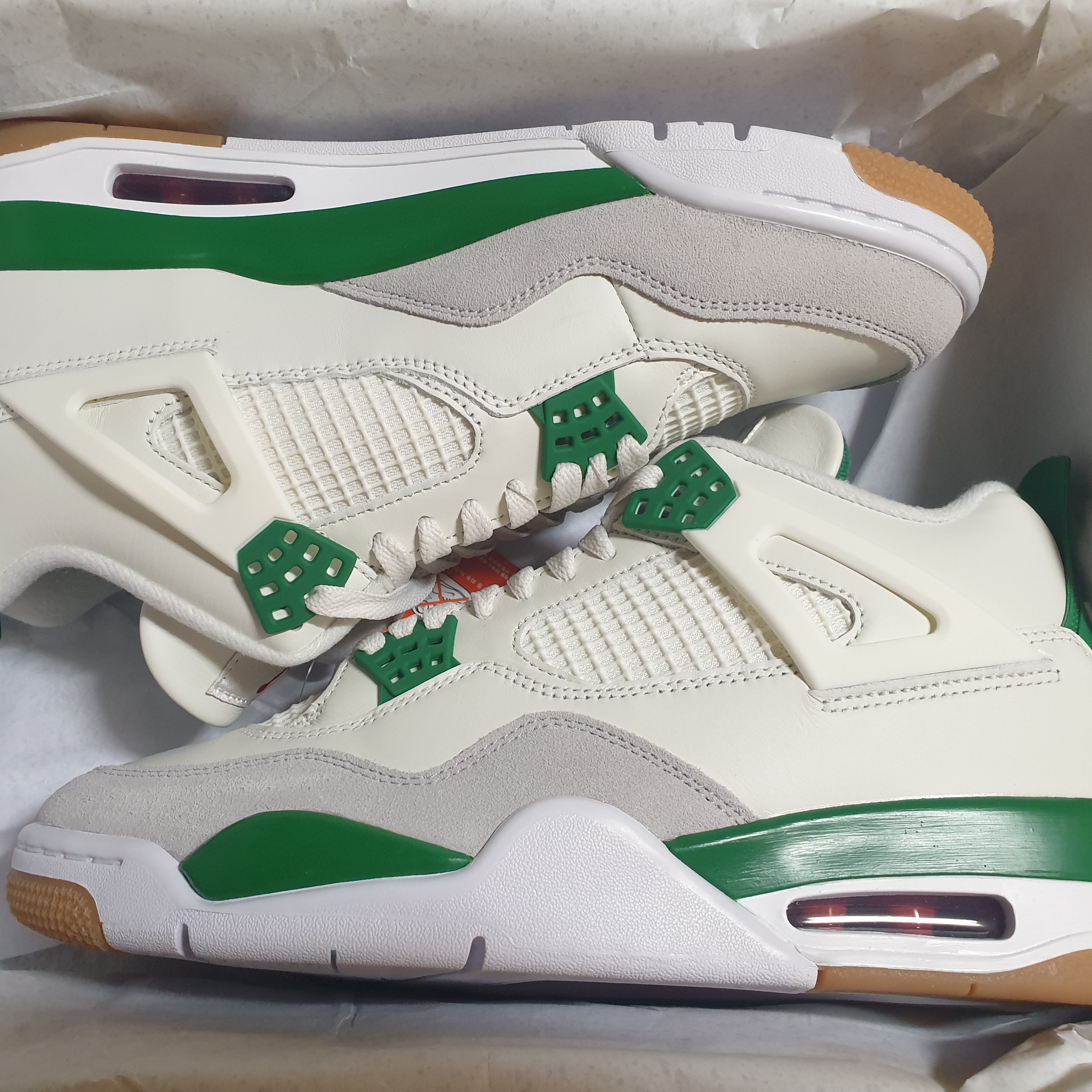 Jordan 4 x Nike SB Retro SP Pine Green 착용 스타일