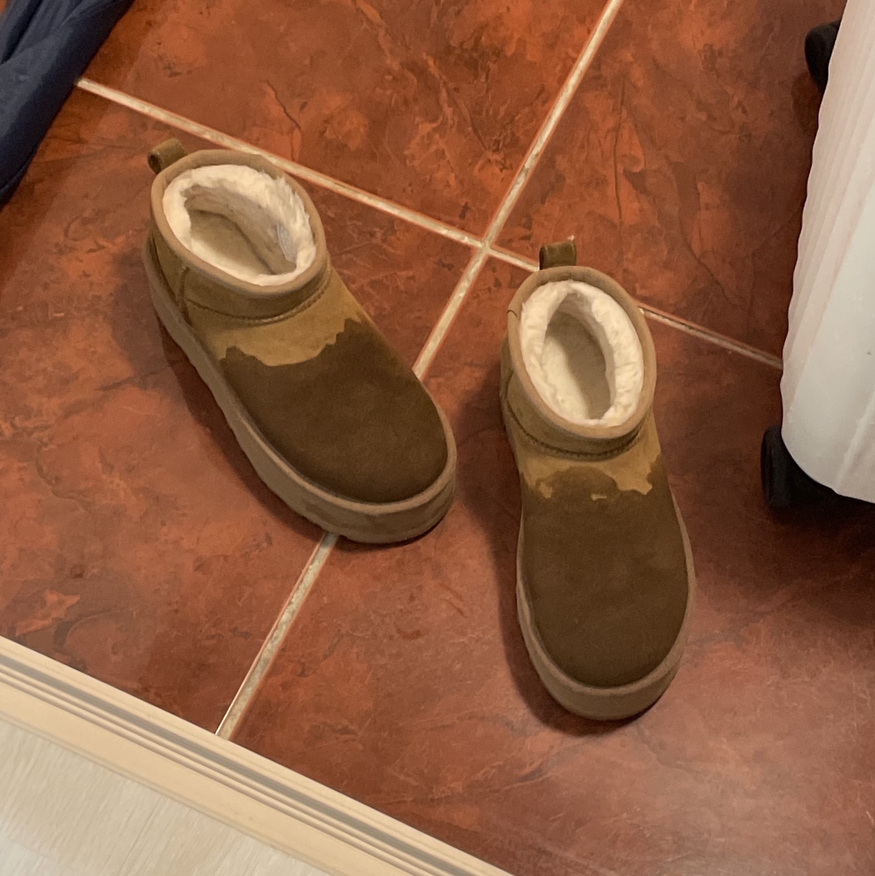(W) UGG Classic Ultra Mini Platform Boots Chestnut 착용 스타일 - 2