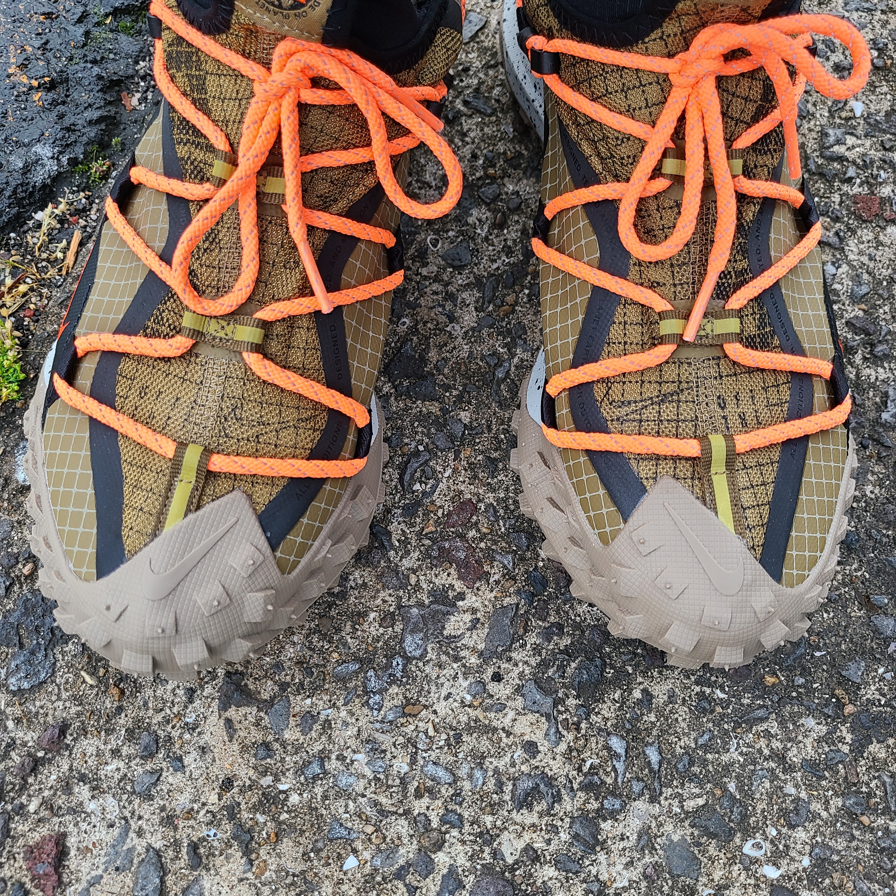Nike ACG Mountain Fly Low Gore-Tex SE Hazel Rush 착용 스타일