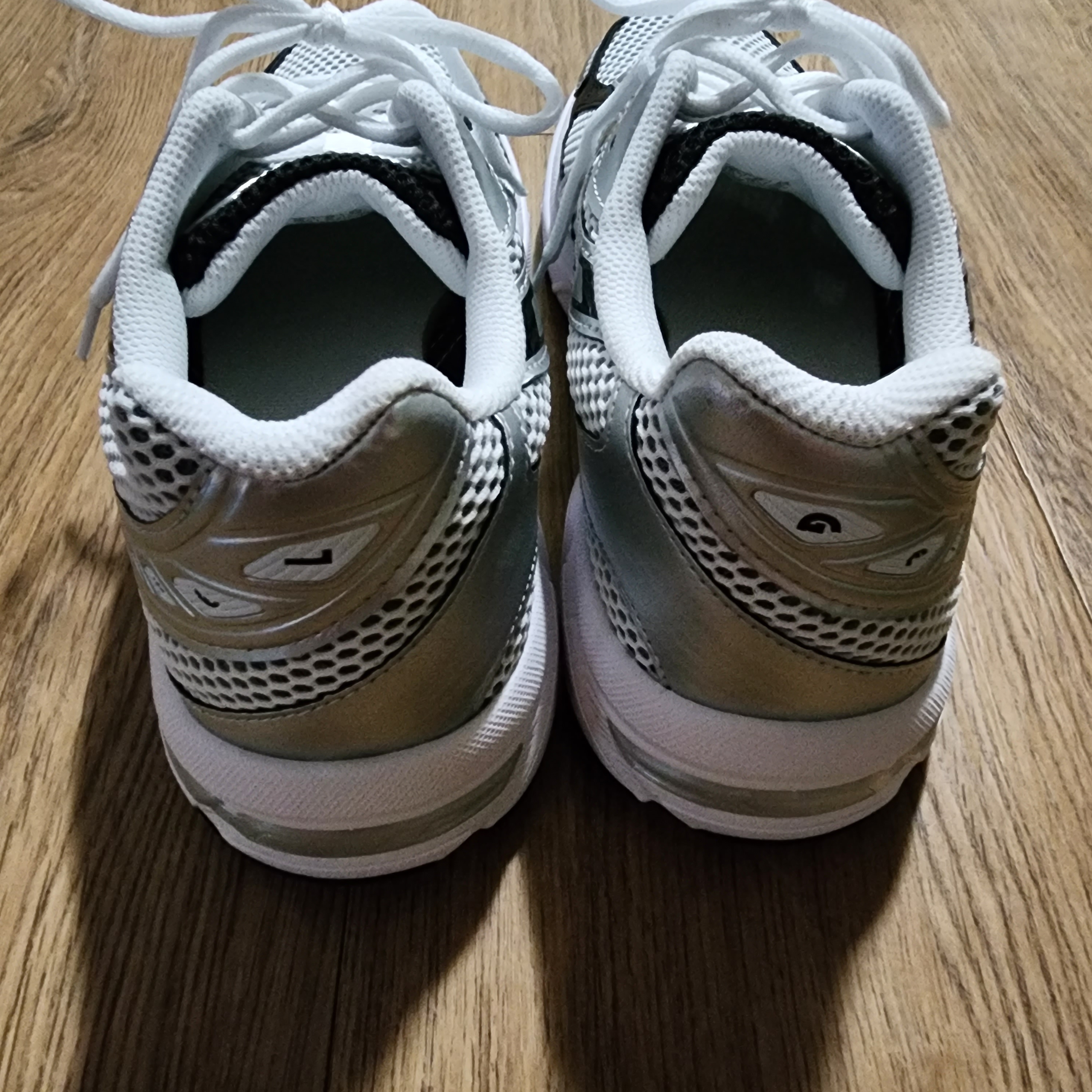 Asics Gel-1130 White Black 착용 스타일 - 3