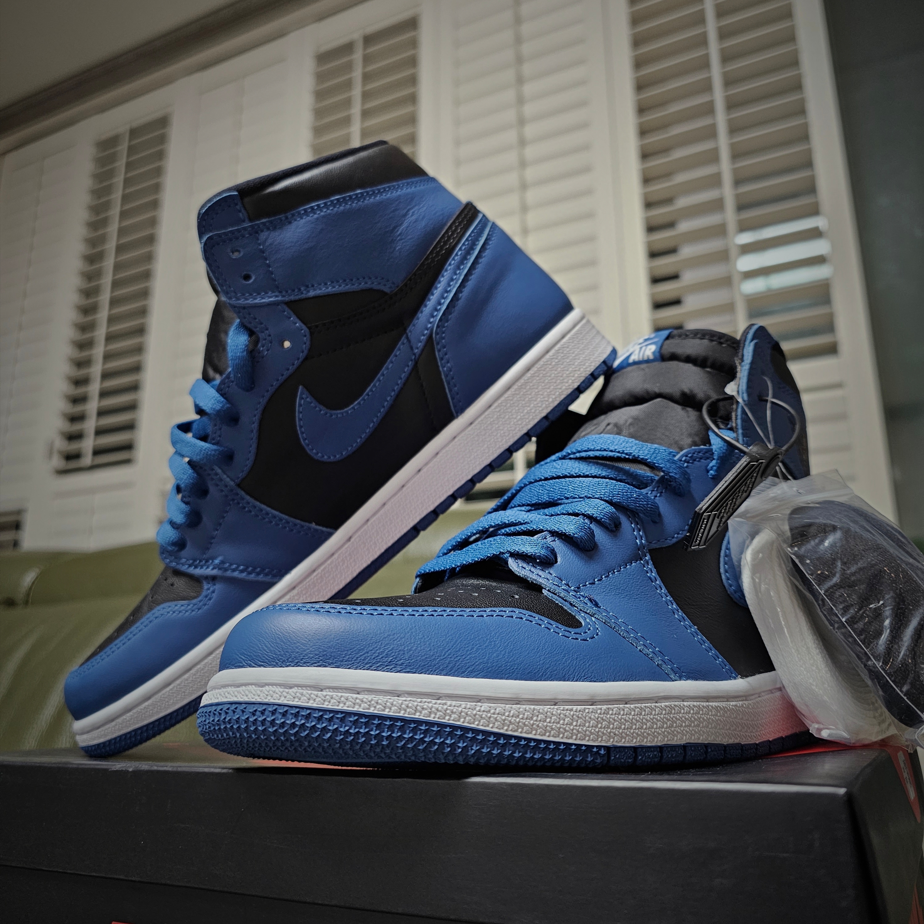 Jordan 1 Retro High OG Dark Marina Blue 착용 스타일 - 3