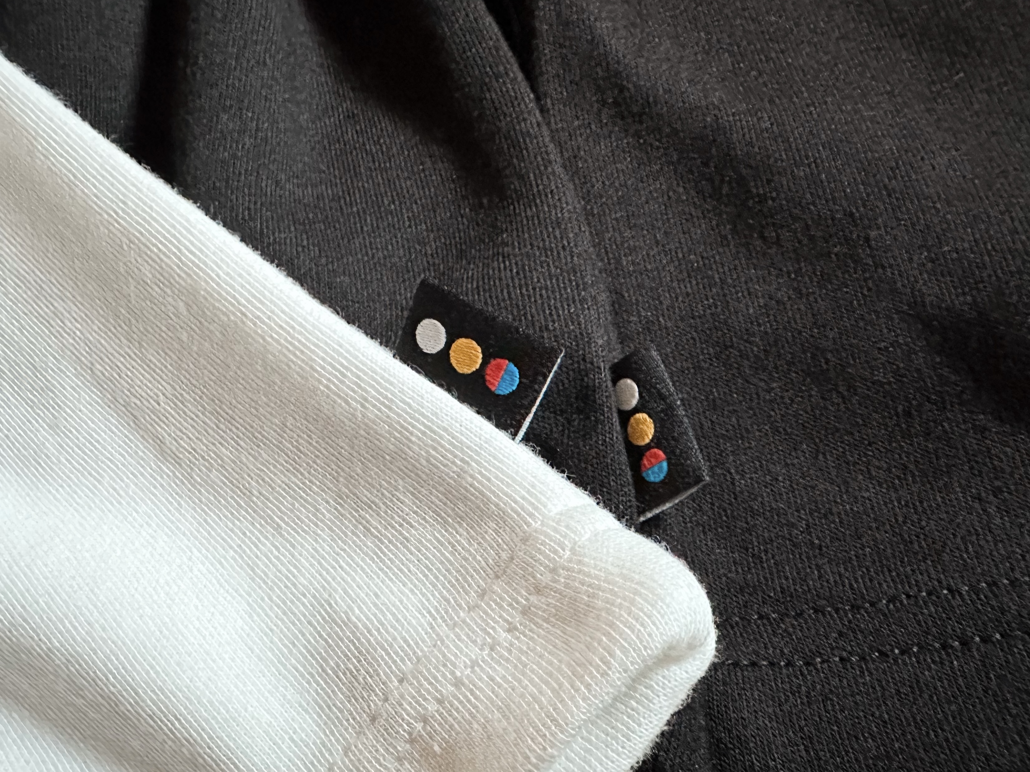 IAB Studio 10th Anniversary T-Shirts Pack White & Black (2 Pack) 착용 스타일 - 1
