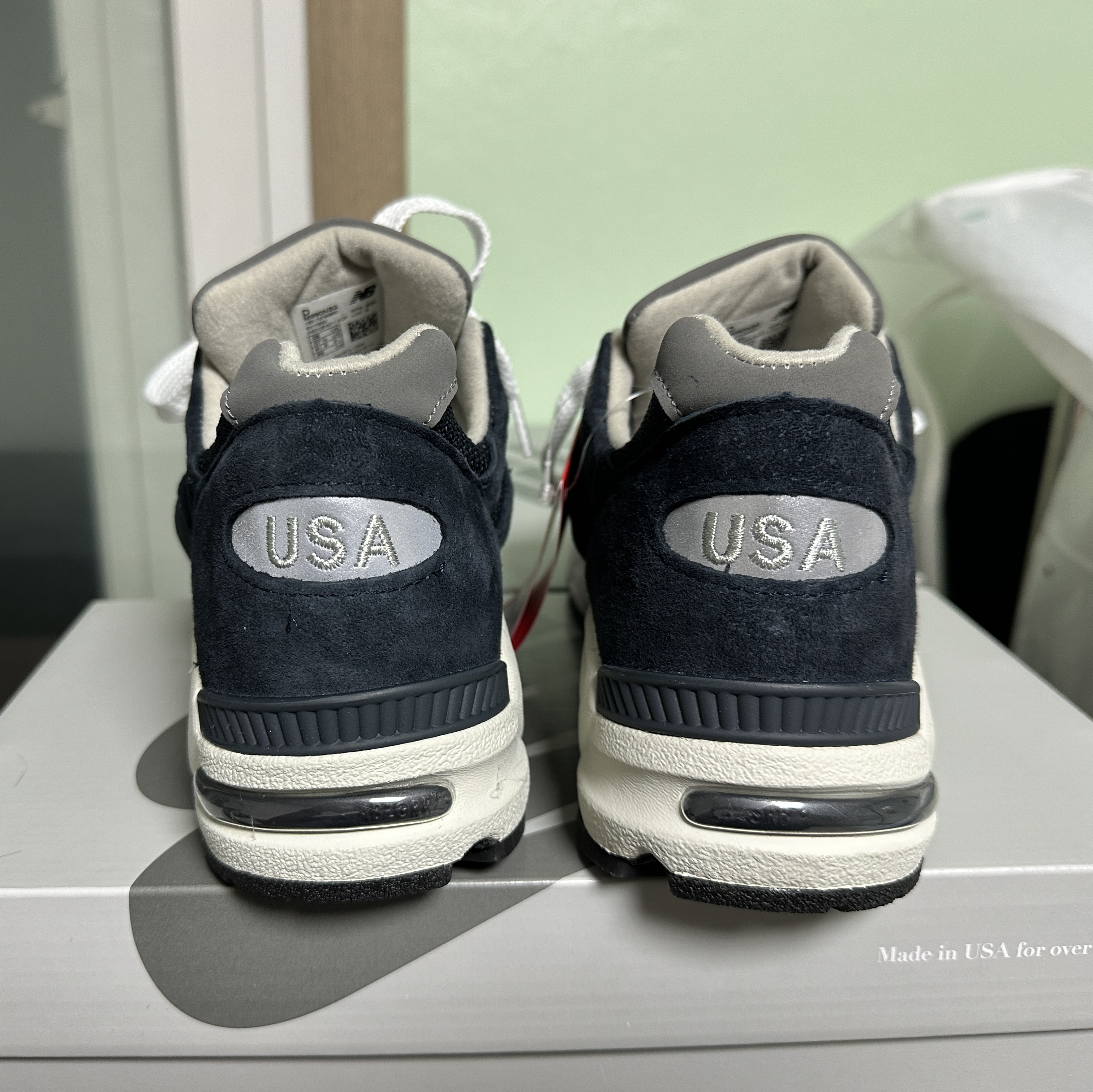 New Balance 990v2 Made in USA Navy 착용 스타일 - 2