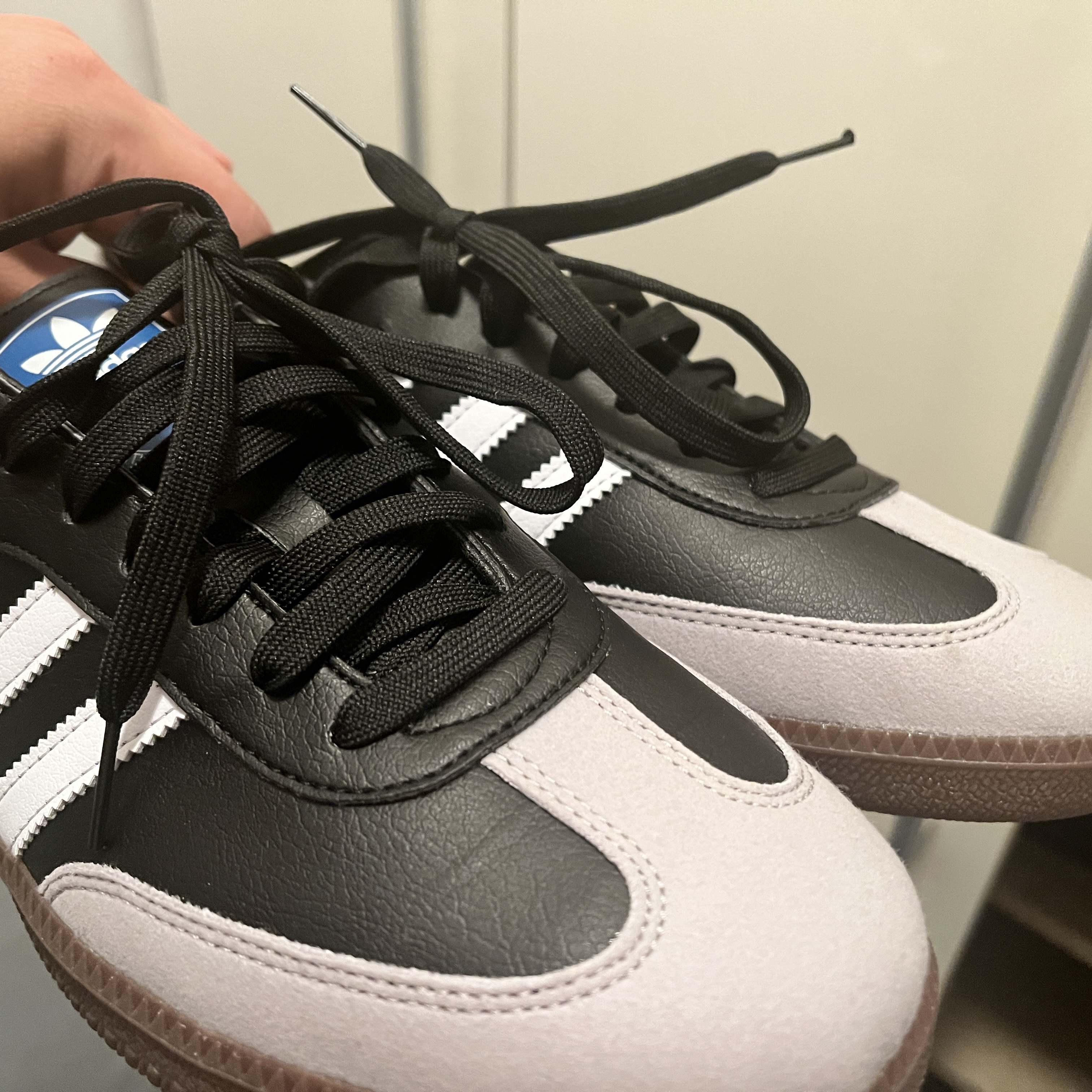Adidas Samba Vegan Black White 착용 스타일 - 3