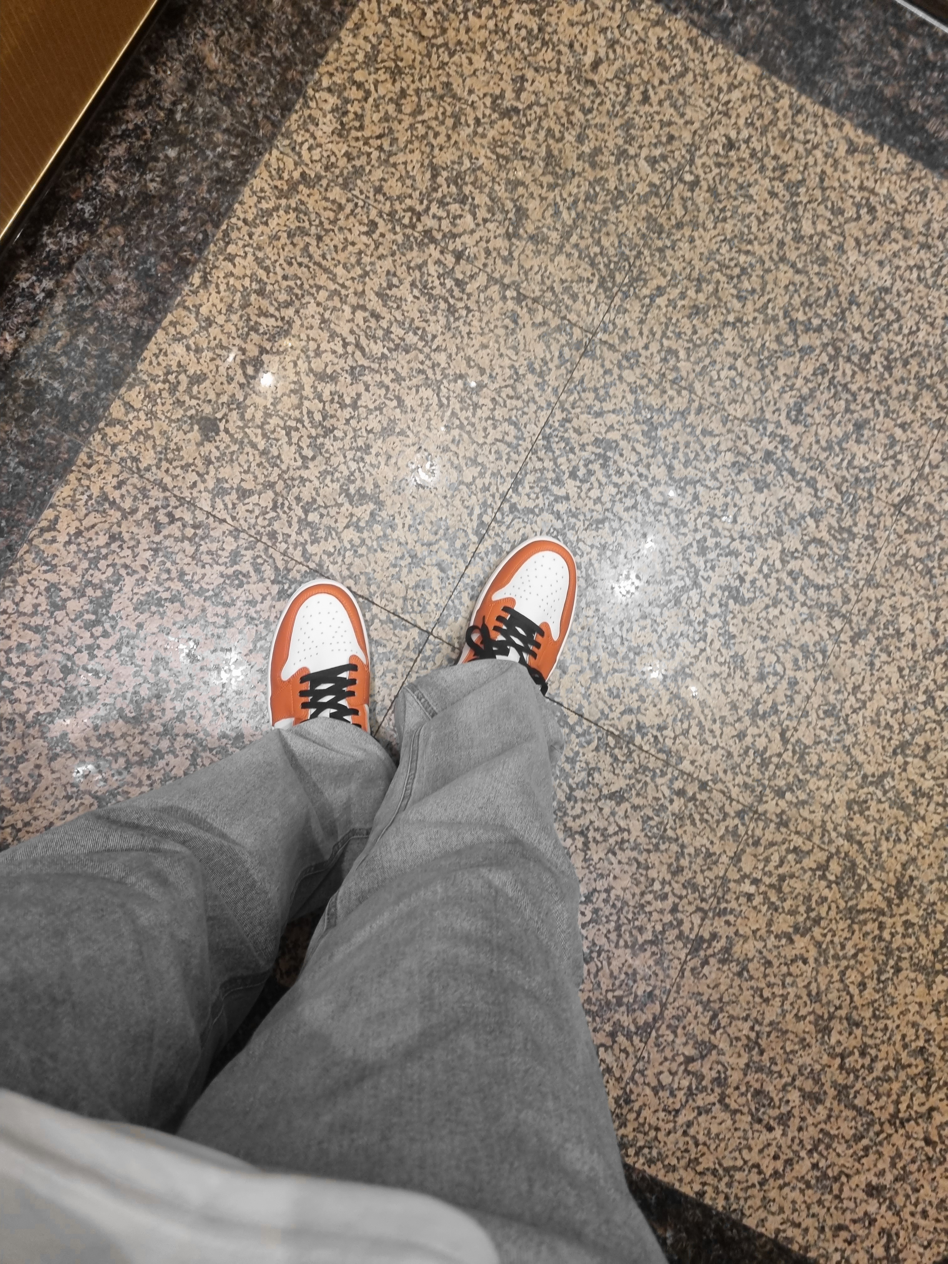 Jordan 1 Low OG Starfish 착용 스타일