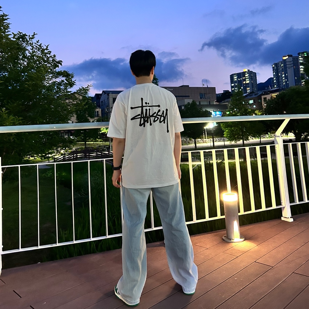 Stussy Basic Stussy T-Shirt White 2022 착용 스타일 - 3