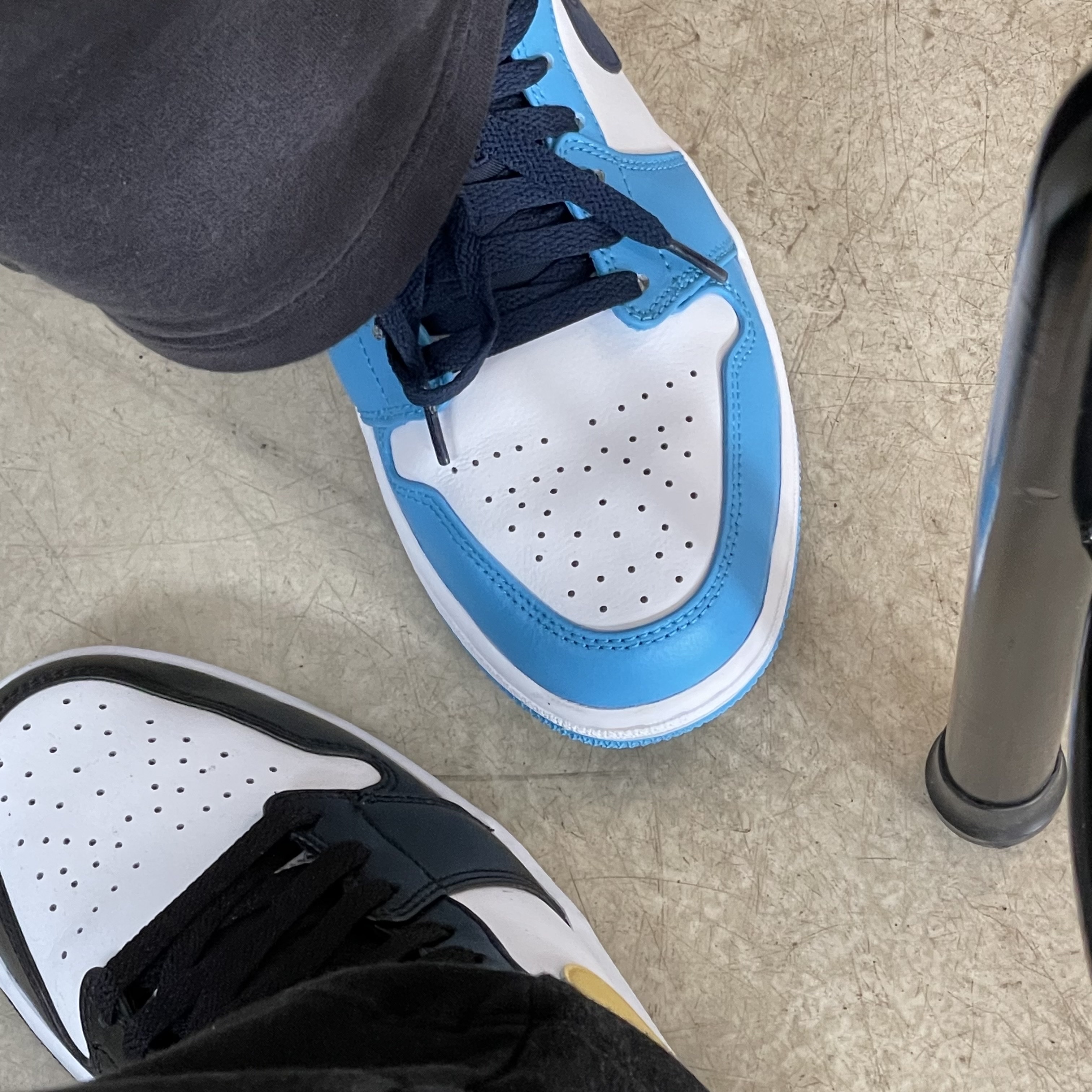 Jordan 1 Low Dark Powder Blue 착용 스타일 - 1