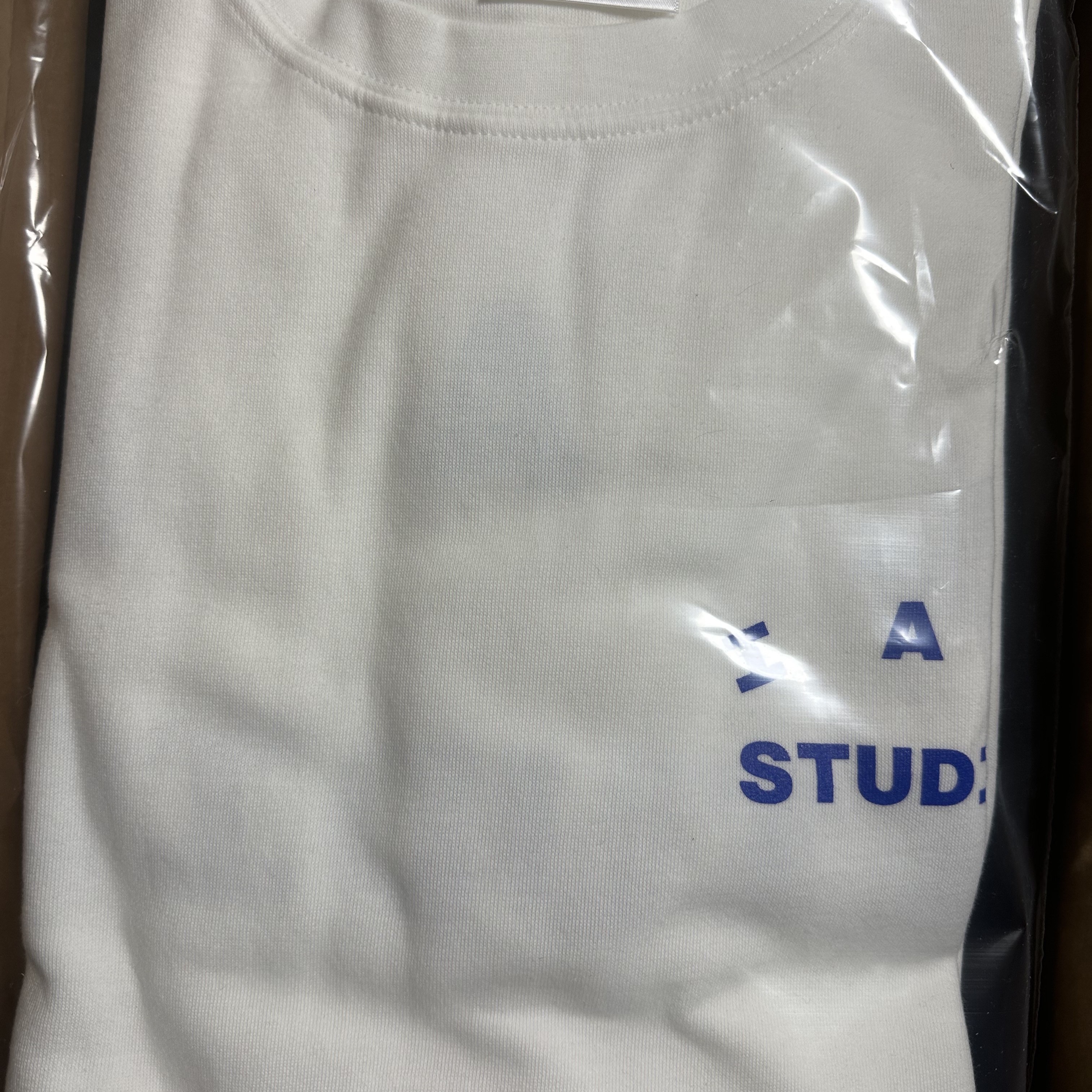 IAB Studio 10th Anniversary T-Shirts Pack White & Black (2 Pack) 착용 스타일 - 2