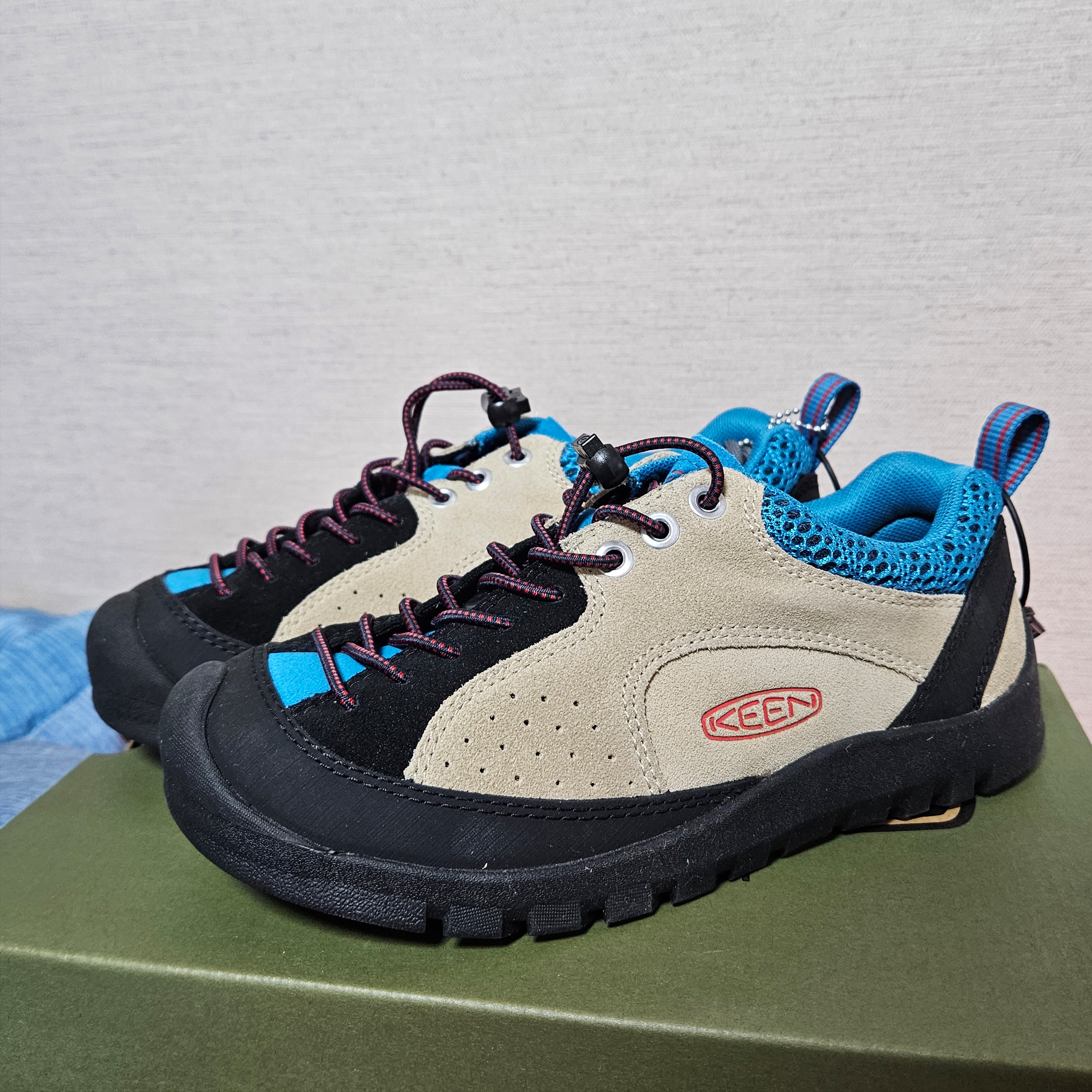 (W) Keen Jasper Rocks SP Sneakers Beige, Keen Jasper Rocks SP Sneakers Beige 착용 스타일