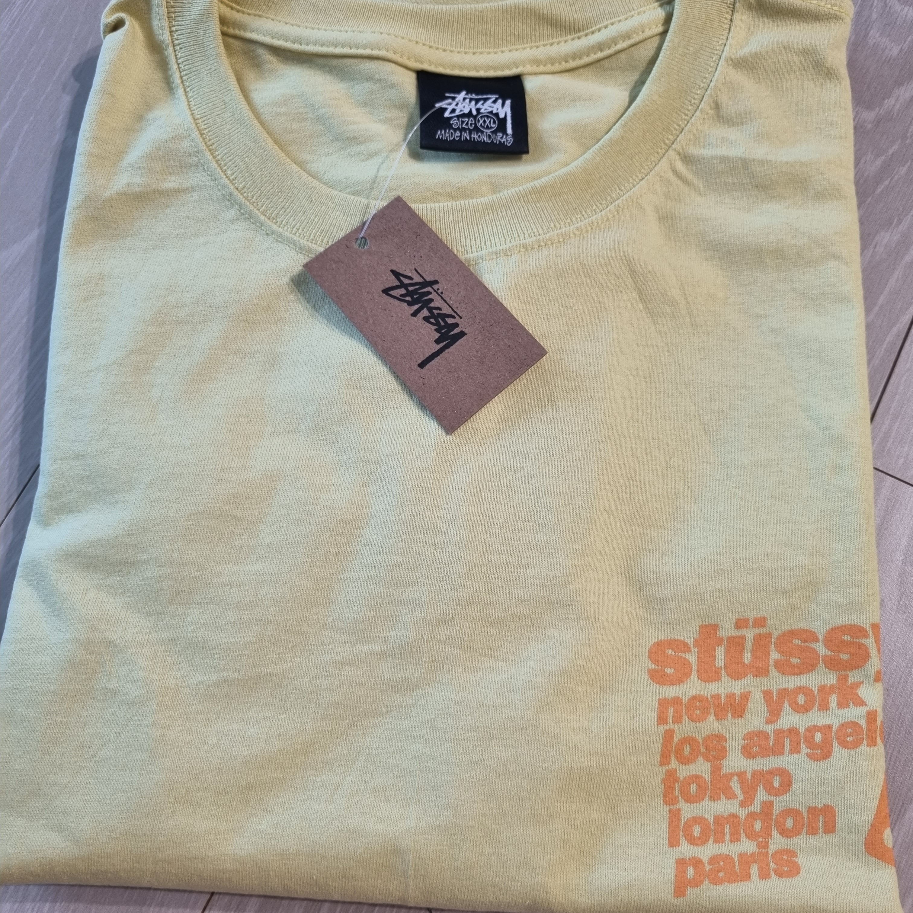 Stussy Silhouette T-Shirt Yellow 착용 스타일 - 2