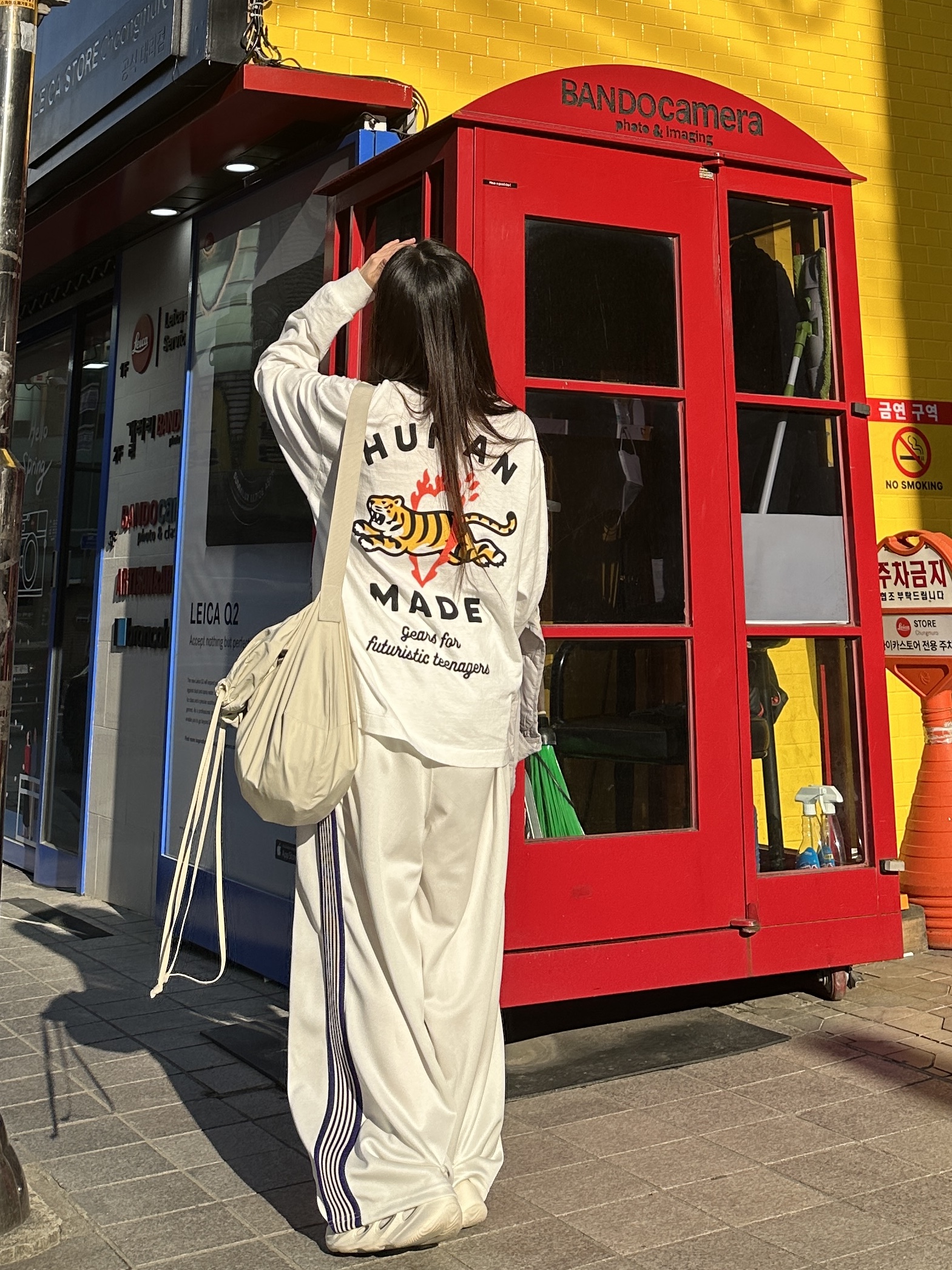 Human Made Graphic L/S T-Shirt #3 White, Needles H.D. Track Pants Poly Smooth Ice White 착용 스타일 - 1