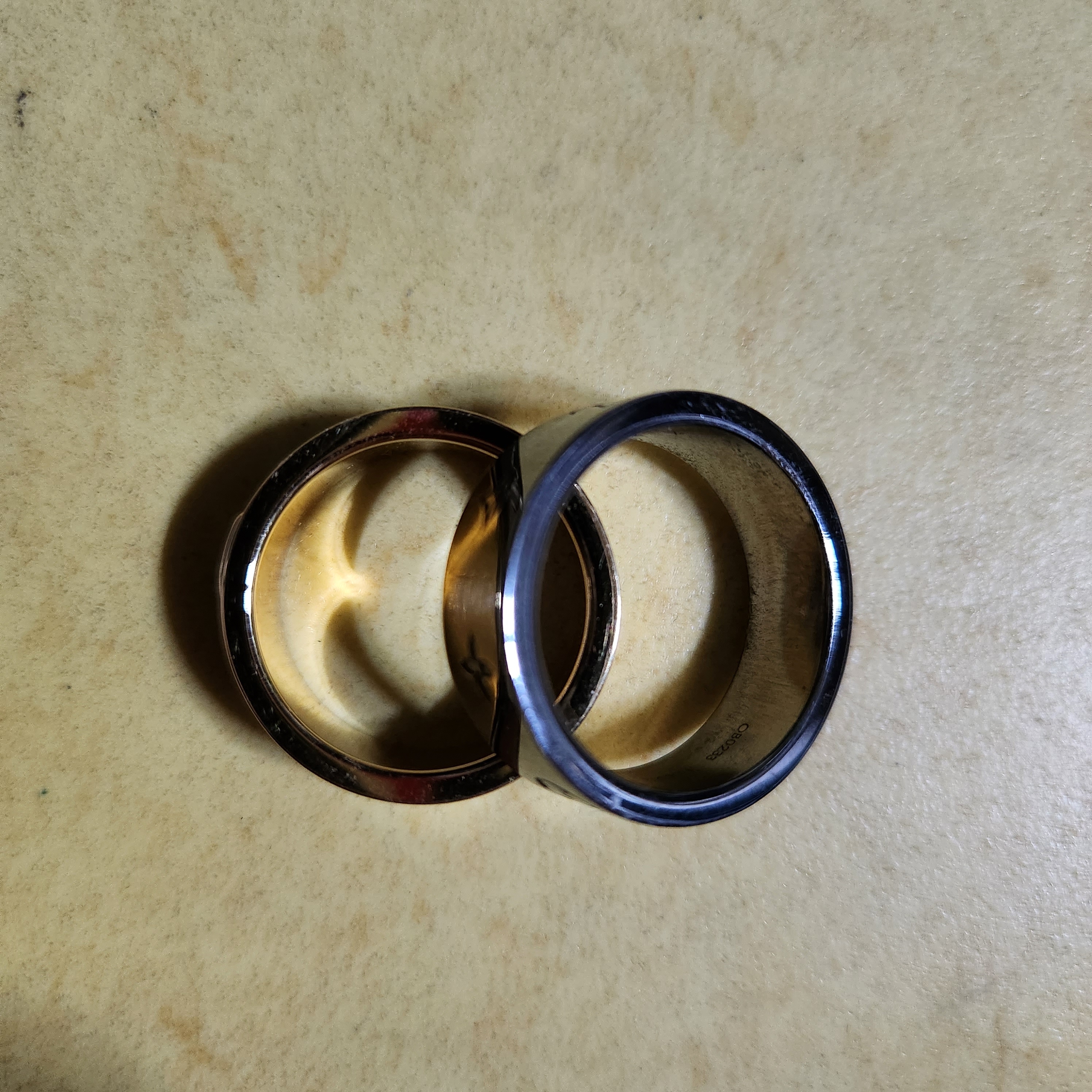 Louis Vuitton Instinct Rings Gold & Silver (Set of 2) 착용 스타일 - 3