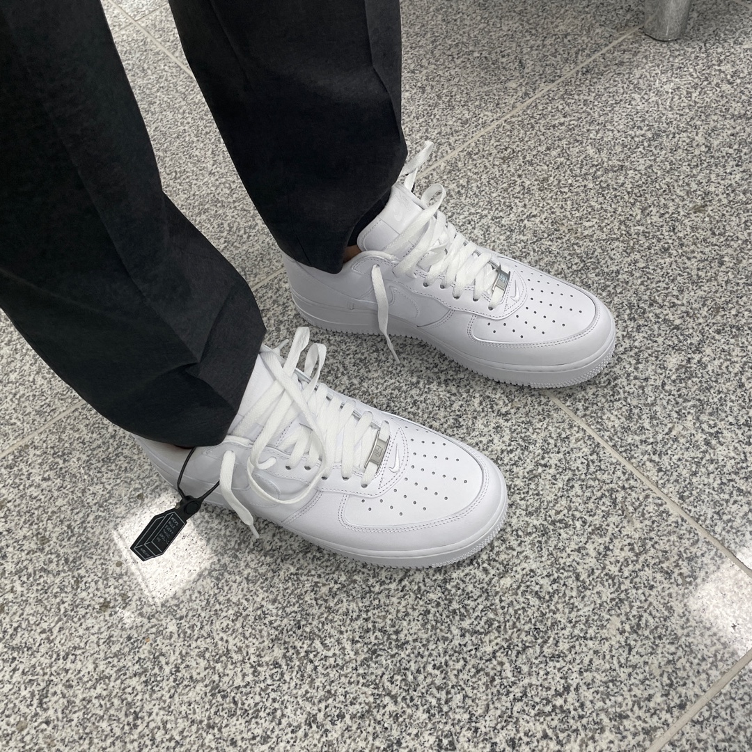 Nike x Supreme Air Force 1 Low White 착용 스타일 - 3