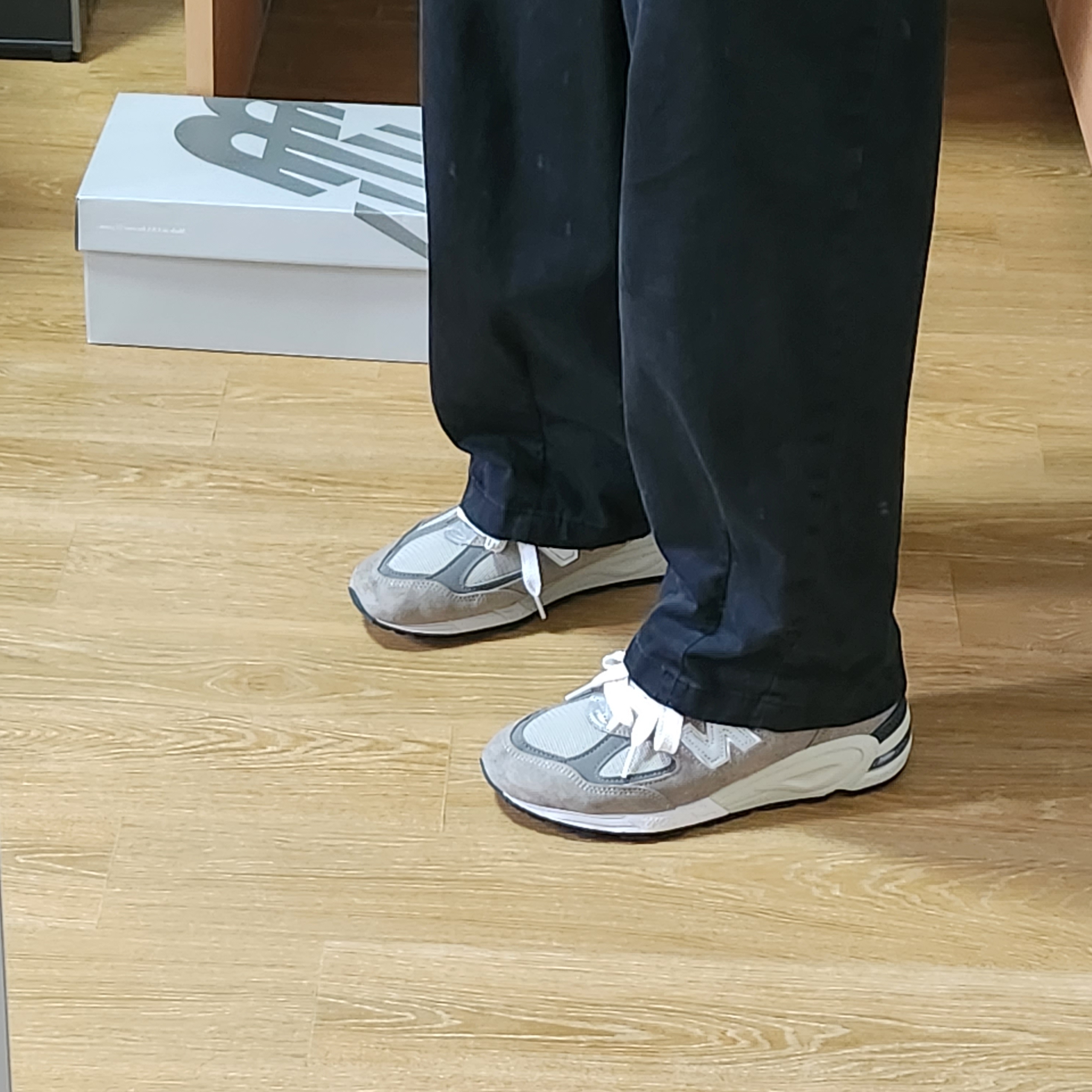 New Balance 990v2 Made in USA Grey 착용 스타일