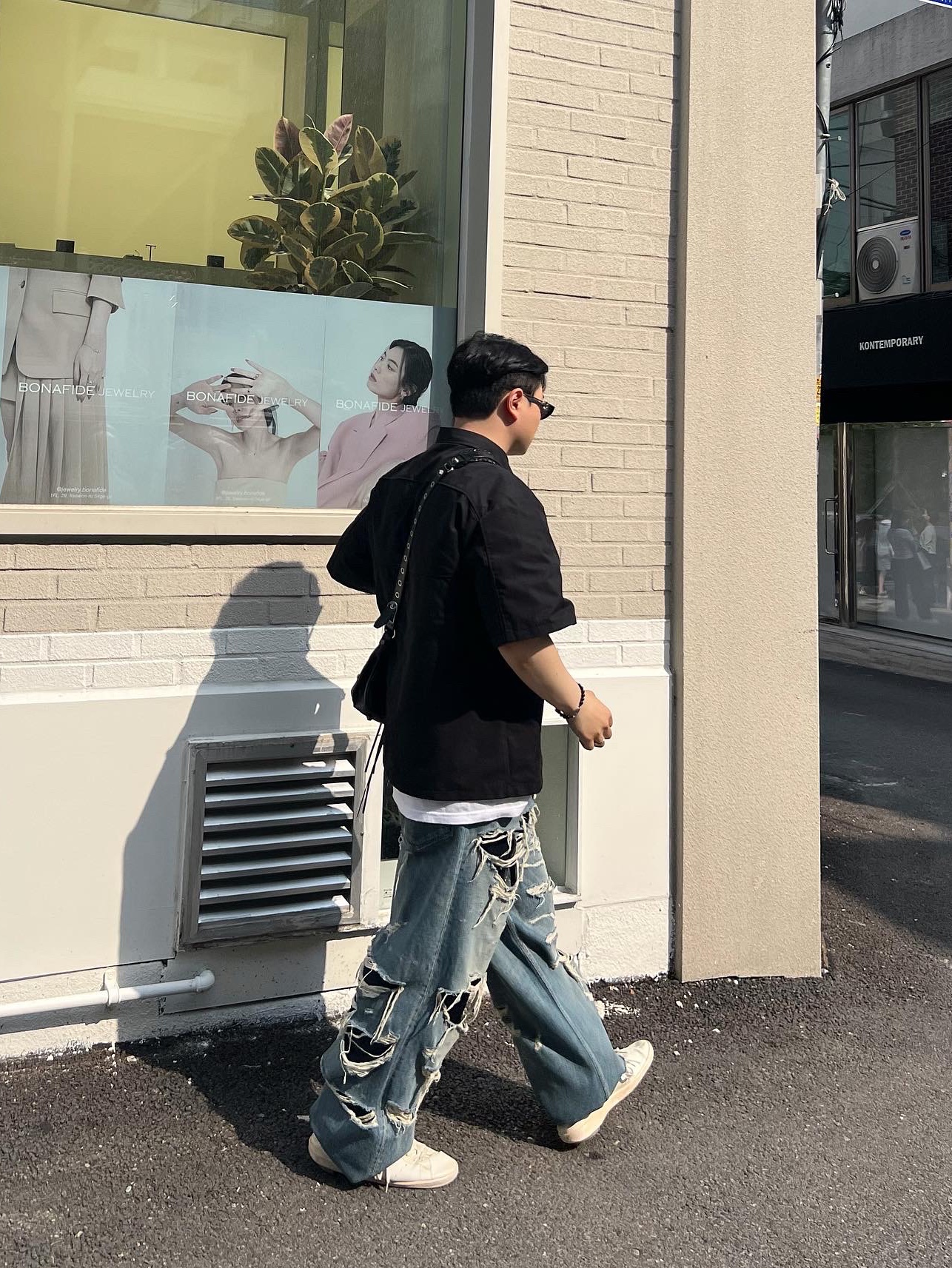 Balenciaga x Adidas Stan Smith Worn Out White Green, Project G/R Motorcycle Detachable Pad Half Shirts Black 착용 스타일 - 2