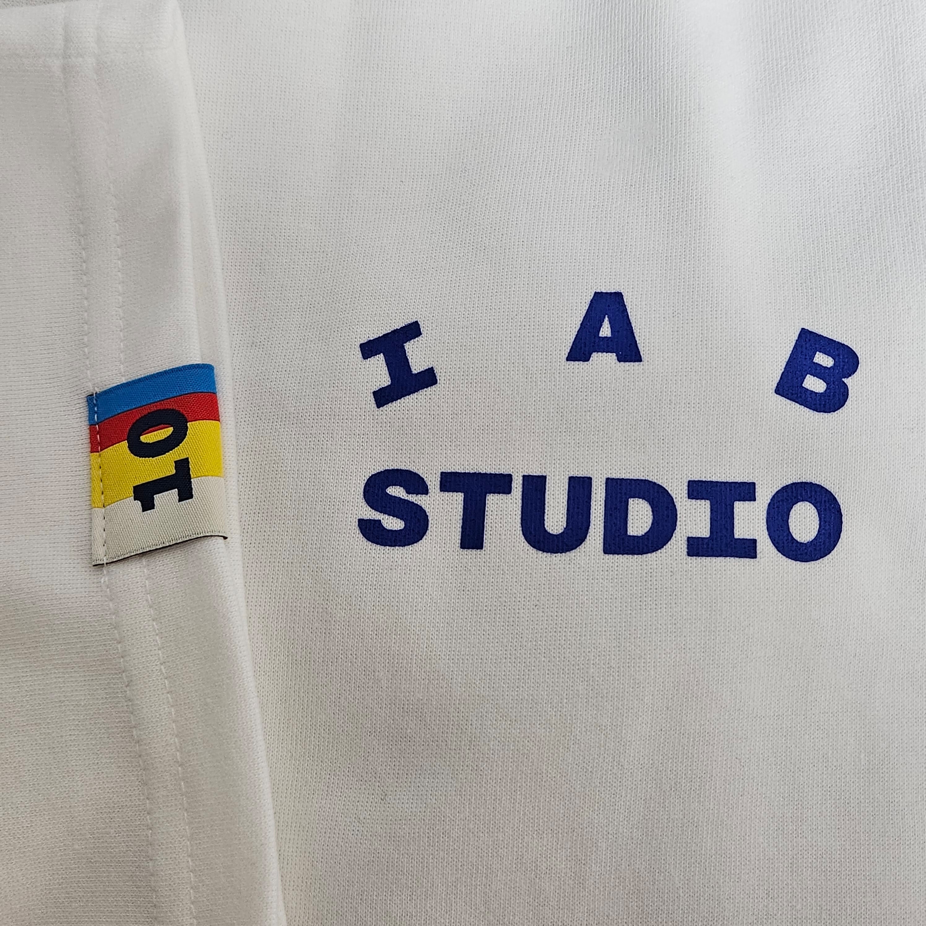 IAB Studio 10th Anniversary T-Shirts Pack White & Black (2 Pack) 착용 스타일 - 3