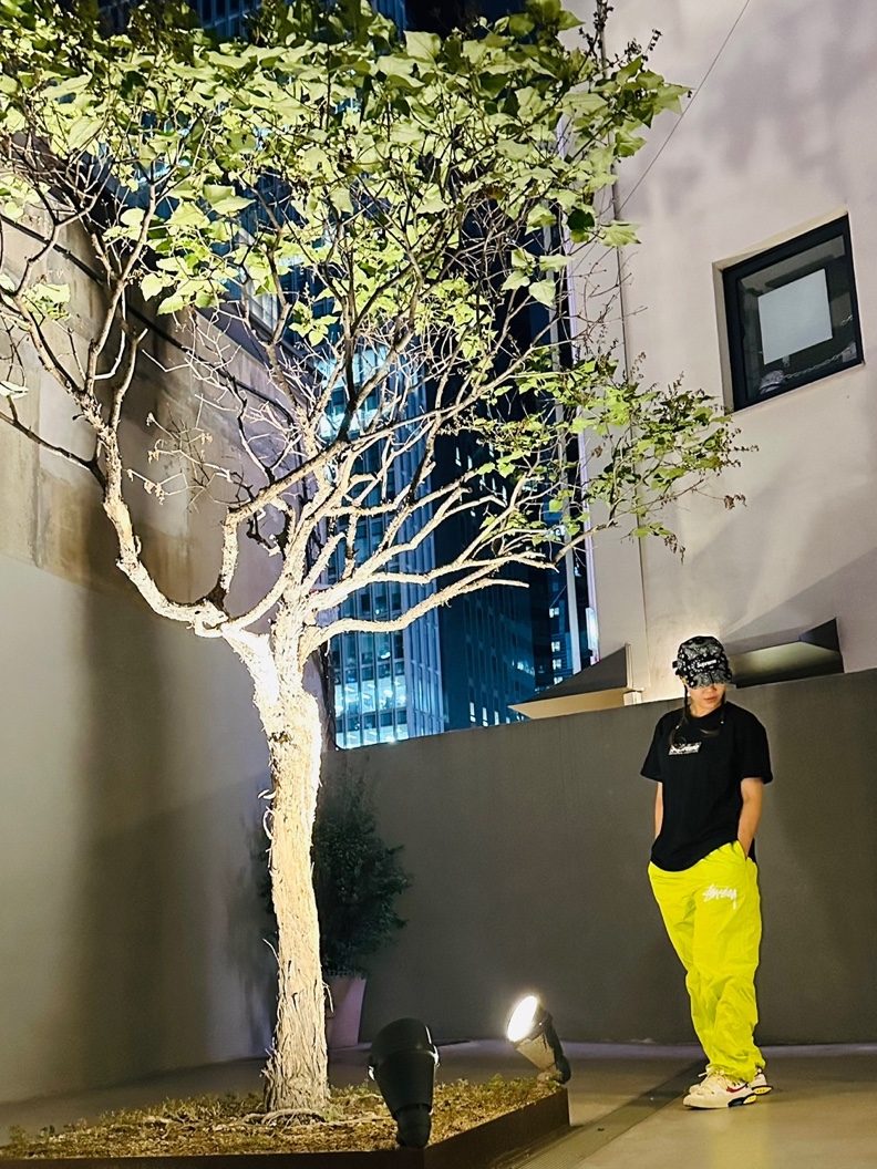 Nike x Off-White Blazer Low '77 White and University Red, Nike x Stussy Beach Pants Bright Cactus 착용 스타일