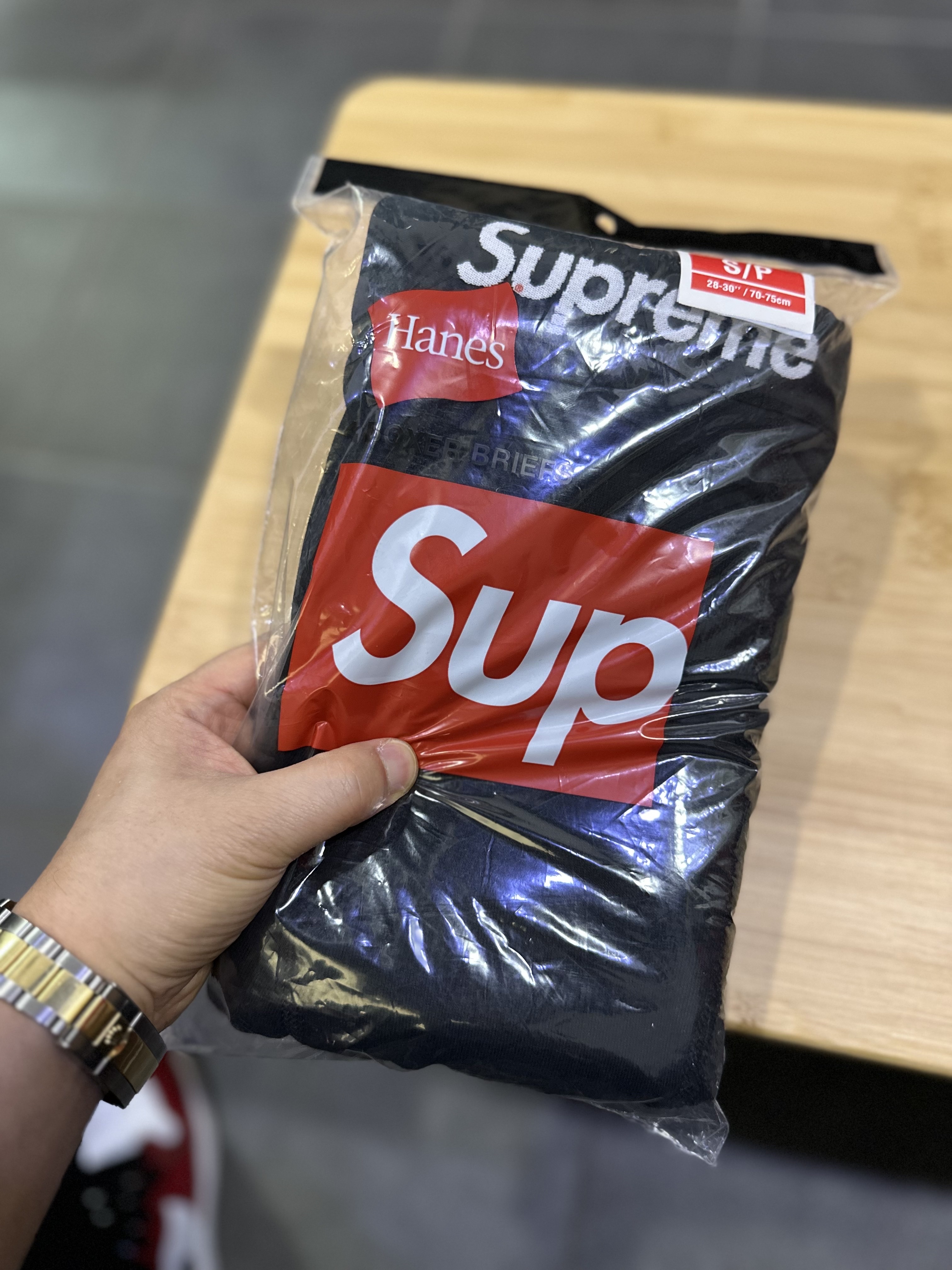 Supreme Hanes Boxer Briefs Black (4 Pack) 착용 스타일
