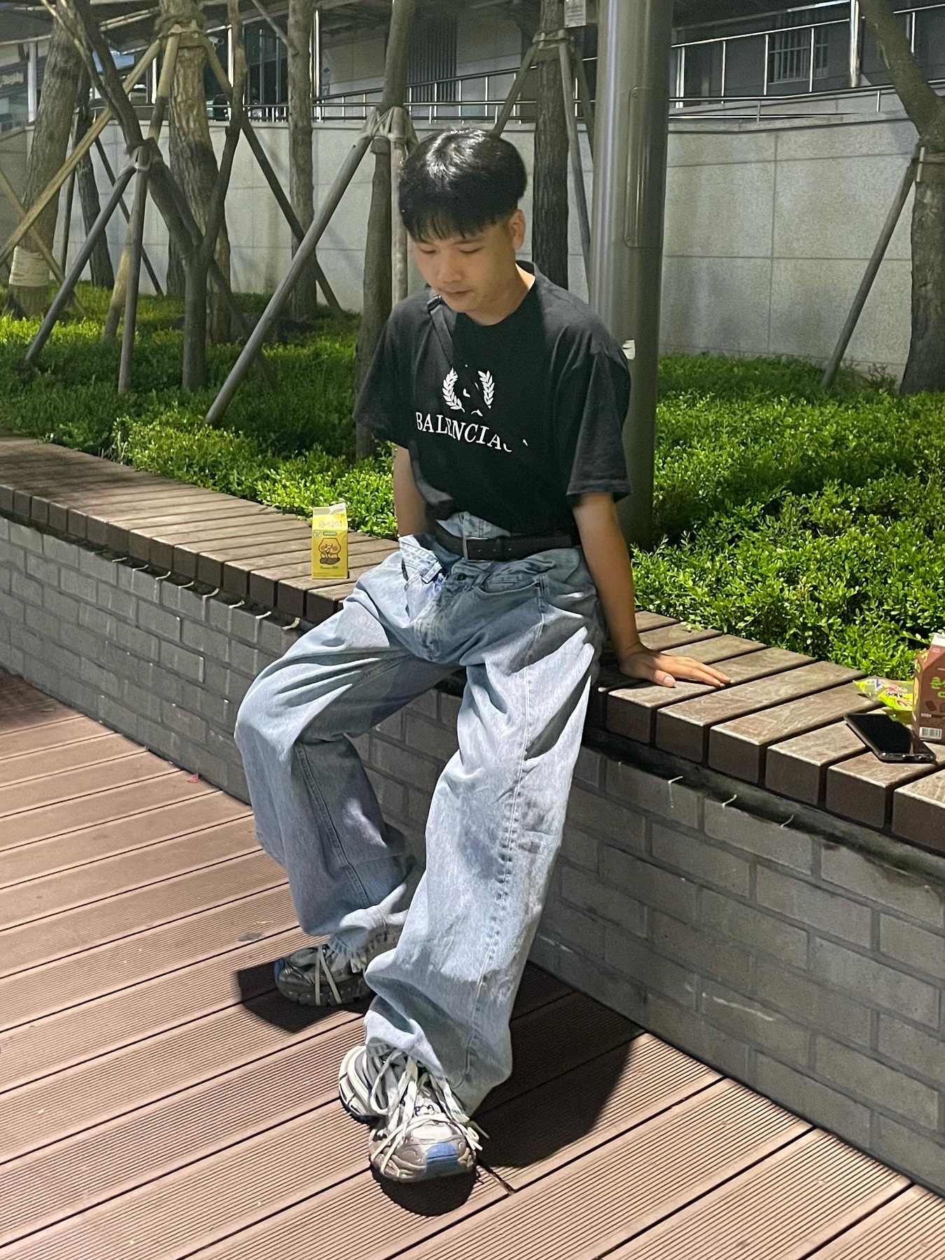 Balenciaga 3XL Sneakers Worn Out Grey White Blue 착용 스타일 - 2