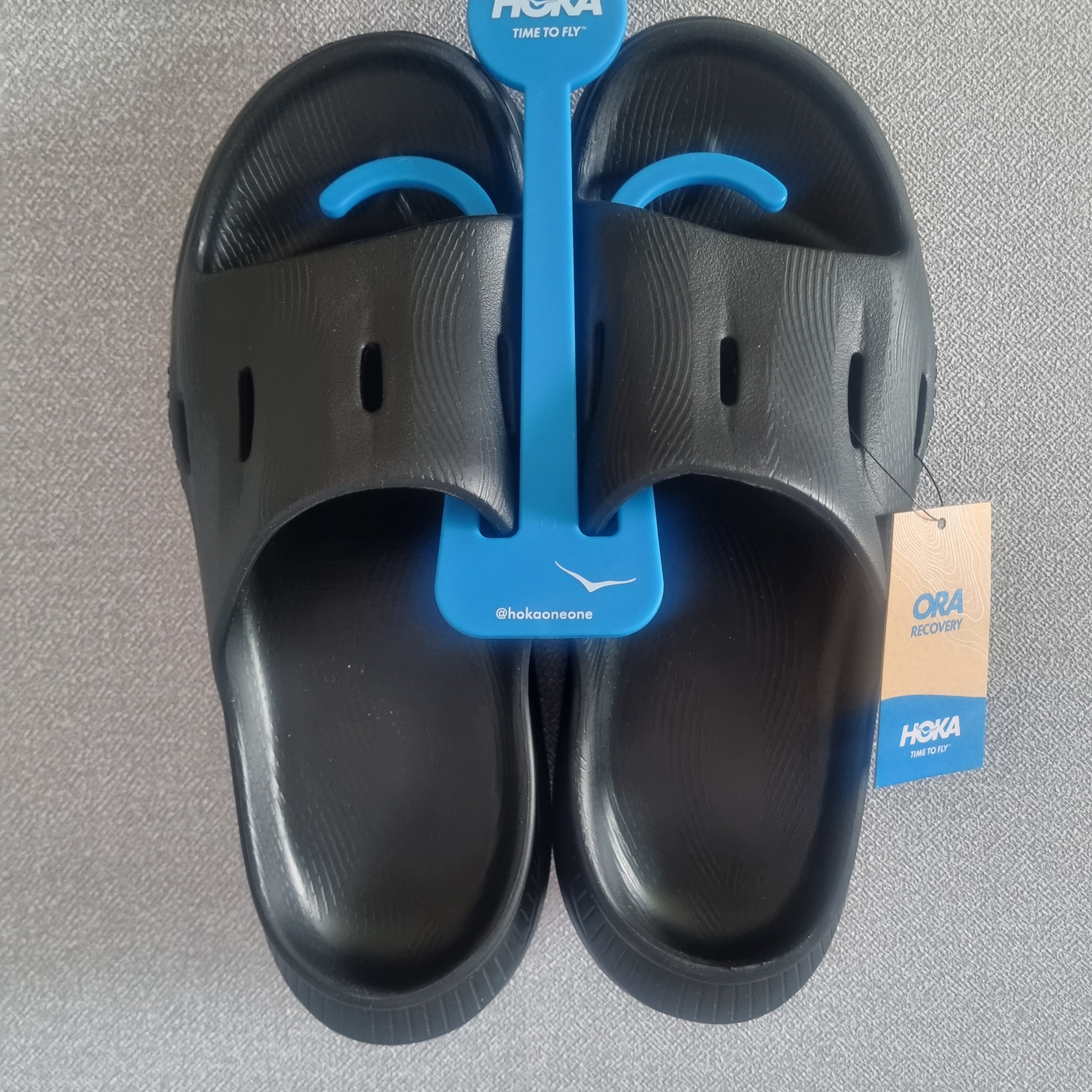Hoka Ora Recovery Slide 3 Black 착용 스타일 - 2