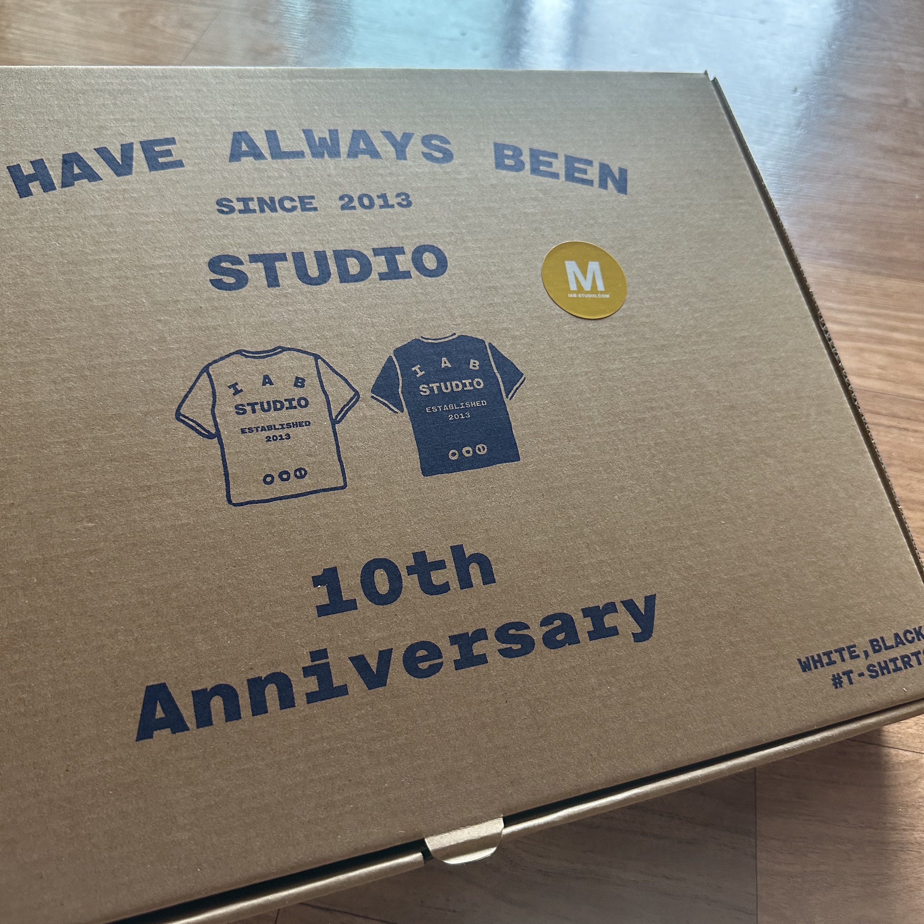 IAB Studio 10th Anniversary T-Shirts Pack White & Black (2 Pack) 착용 스타일