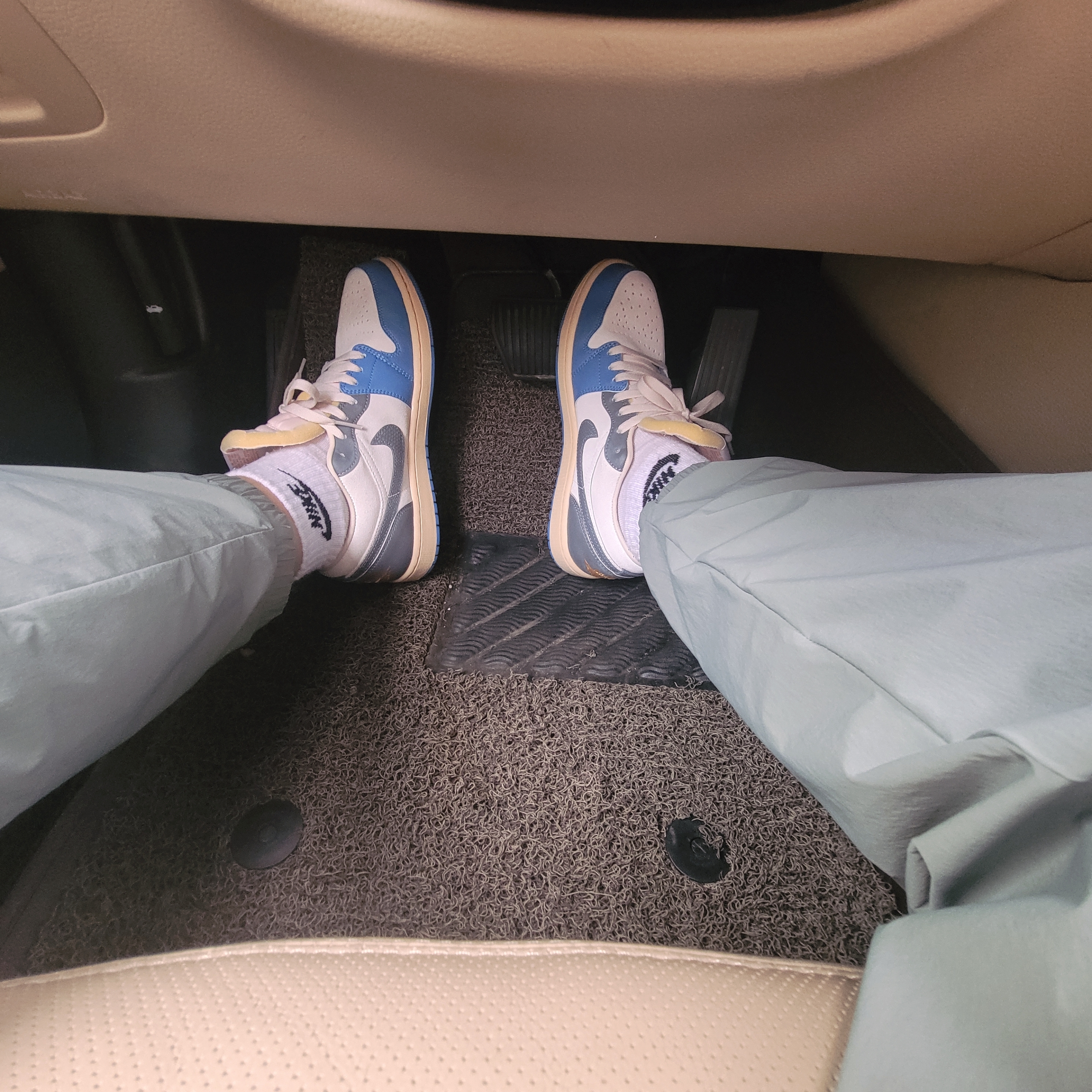 Jordan 1 Low SE Tokyo 96 착용 스타일 - 3