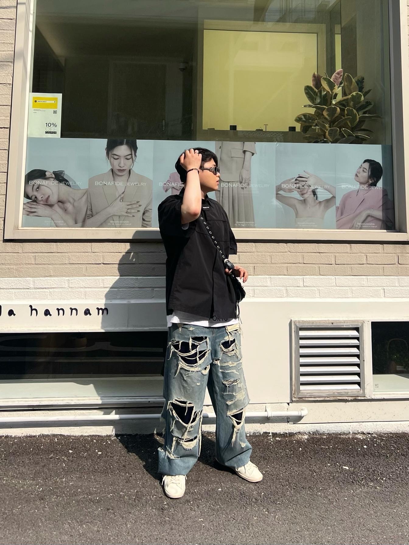 Balenciaga x Adidas Stan Smith Worn Out White Green, Project G/R Motorcycle Detachable Pad Half Shirts Black 착용 스타일 - 1