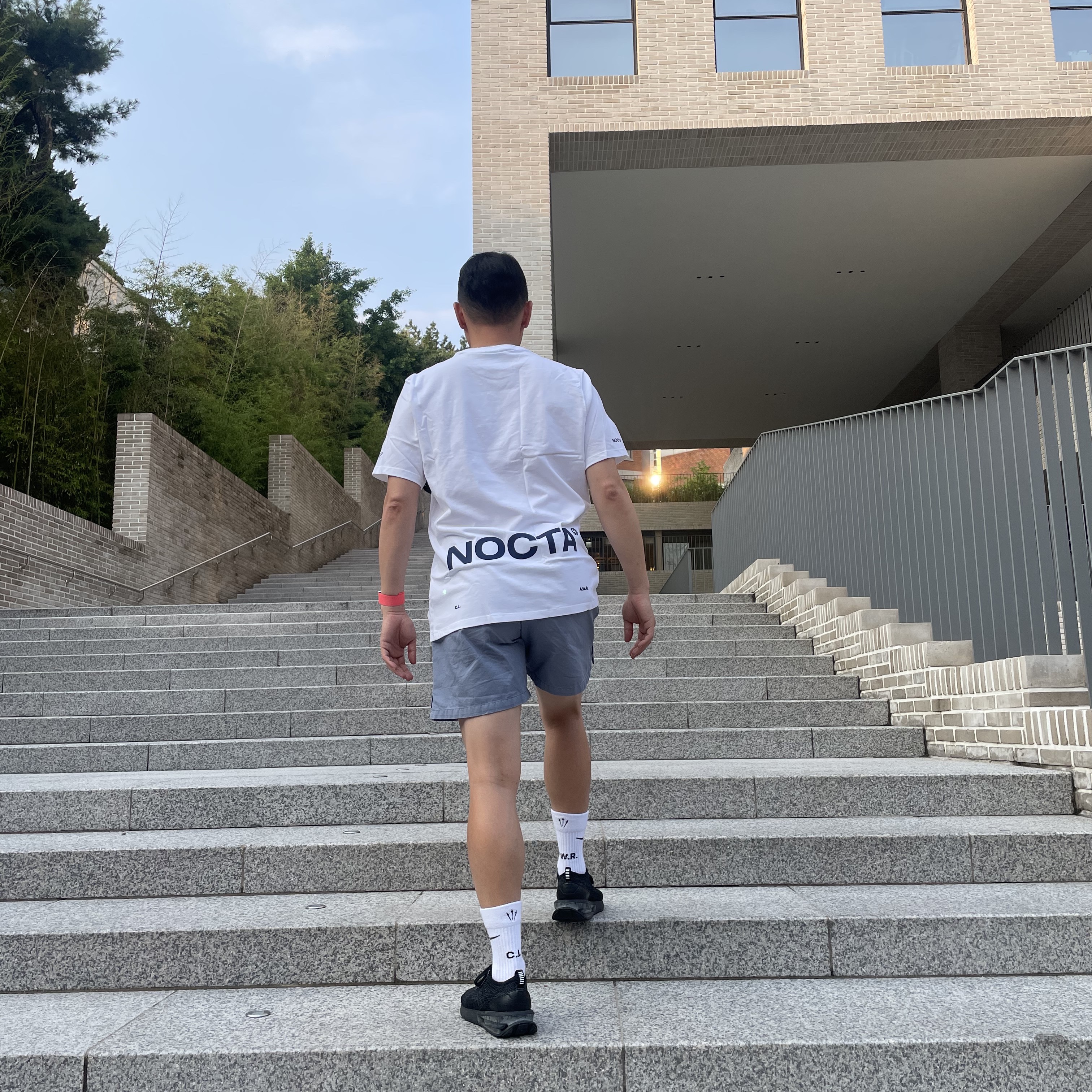 Nike x Drake Nocta Socks White (3 Pack), Nike x Drake Nocta Cardinal Stock Essential T-Shirt White - Asia 착용 스타일