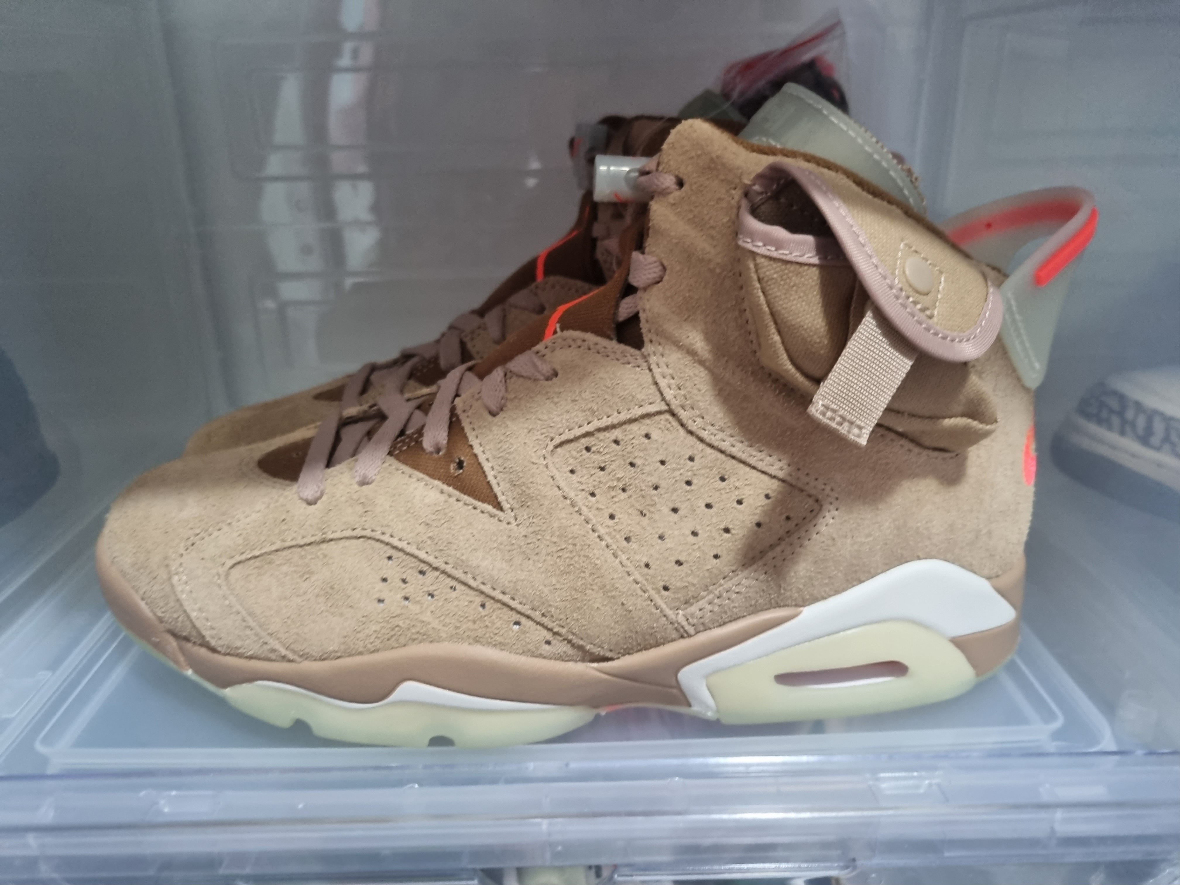 Jordan 6 x Travis Scott Retro SP British Khaki 착용 스타일
