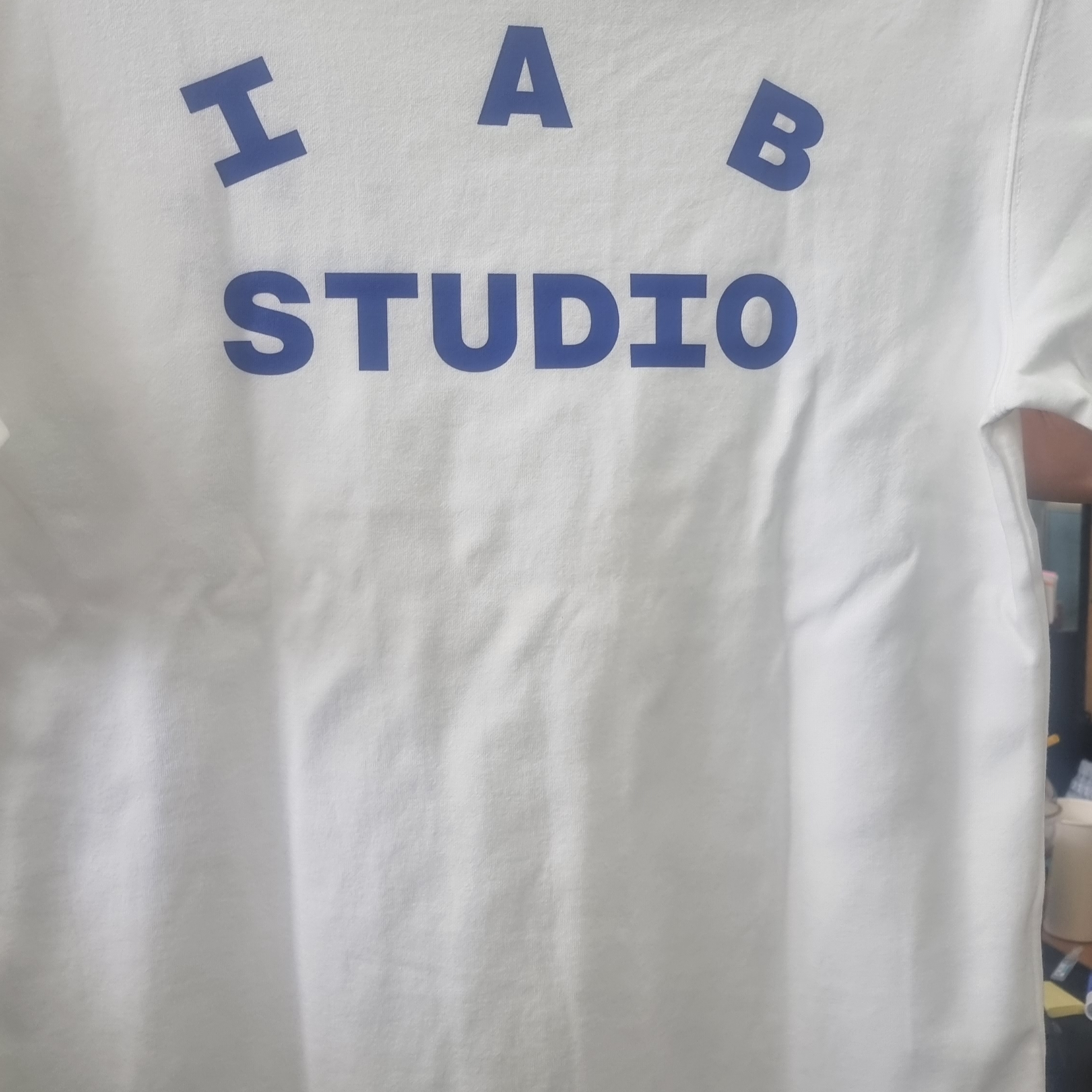 IAB Studio 10th Anniversary T-Shirts Pack White & Black (2 Pack) 착용 스타일