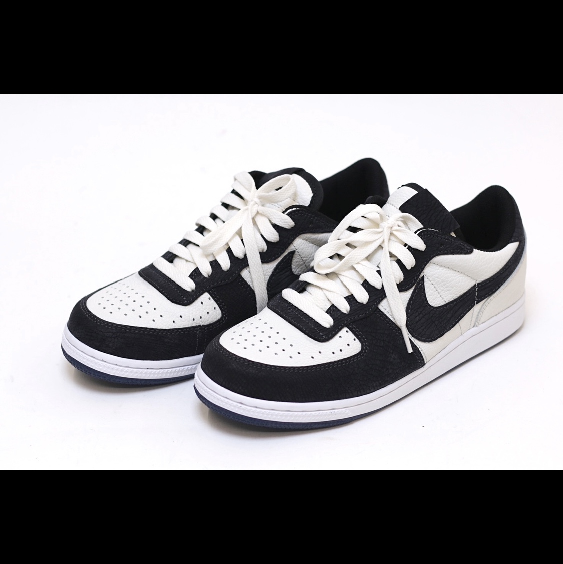 Nike Terminator Low University Gold and Navy 착용 스타일 - 2